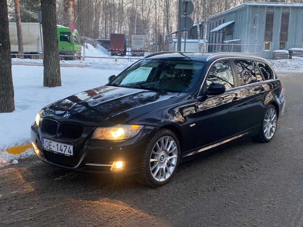 BMW 330 (E91)