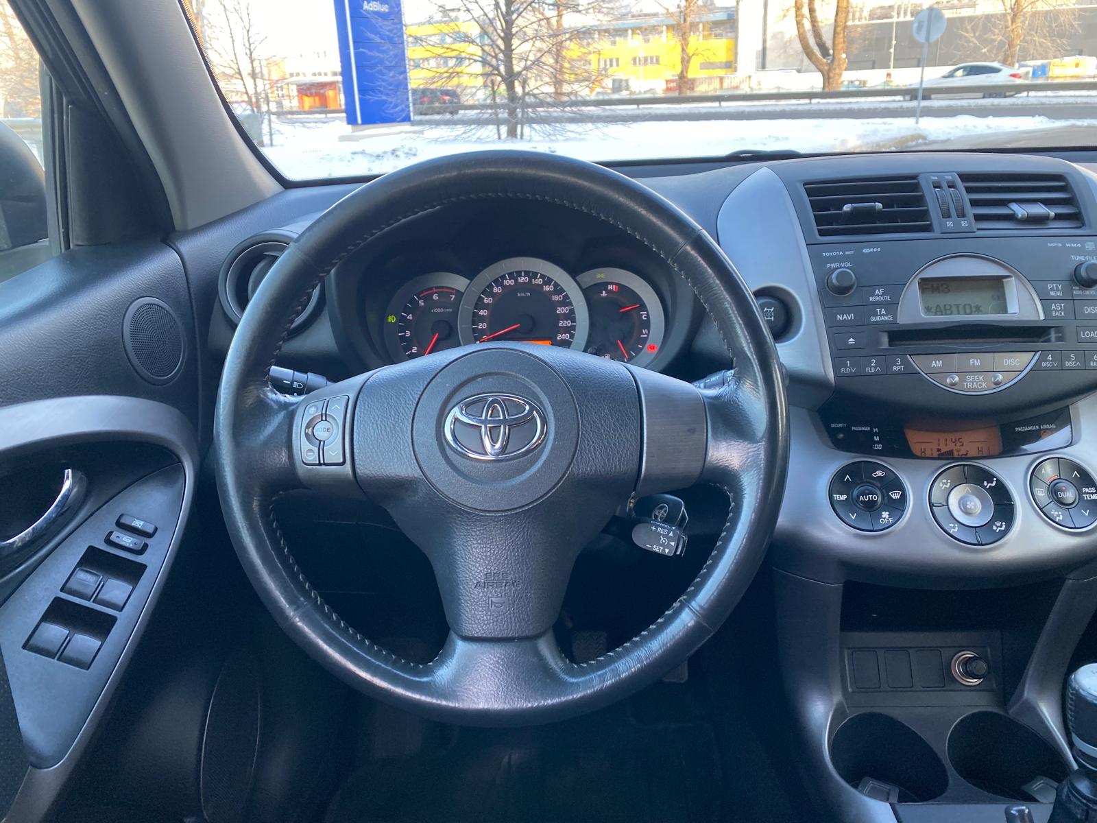 TOYOTA RAV4