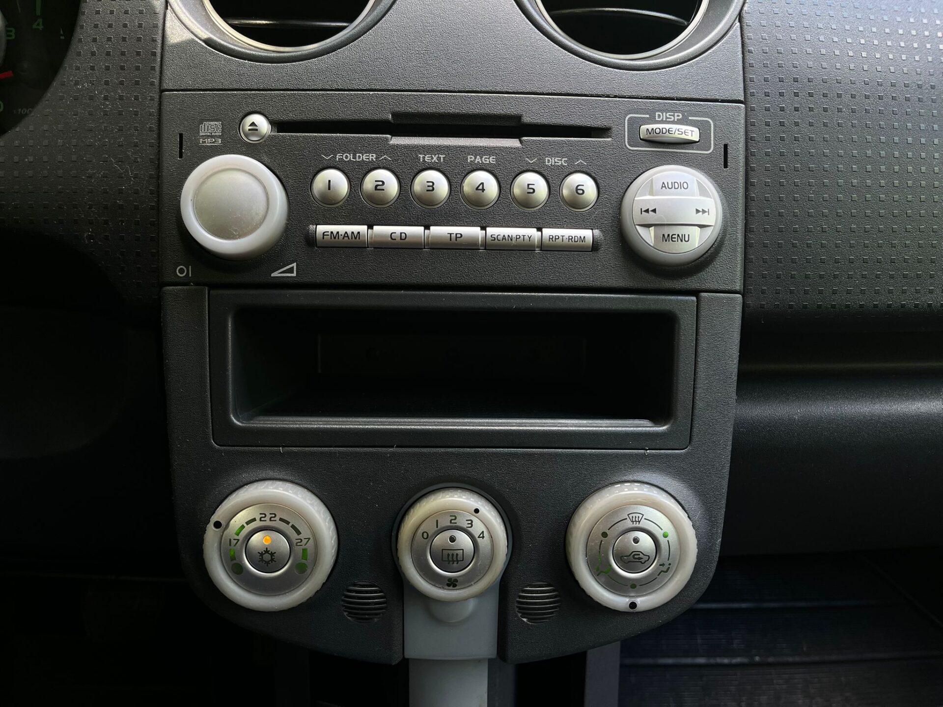 MITSUBISHI COLT