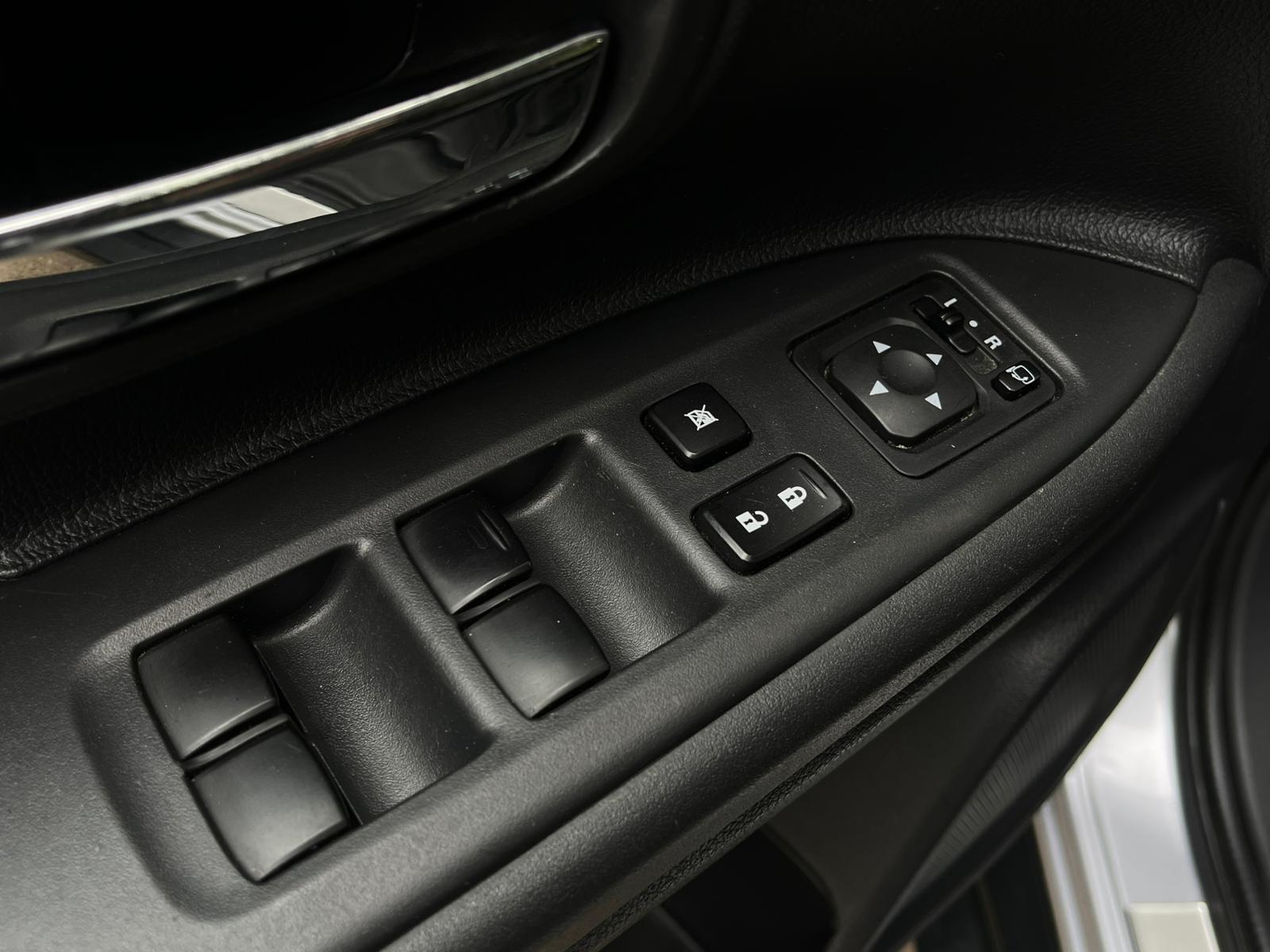 MITSUBISHI OUTLANDER 4WD