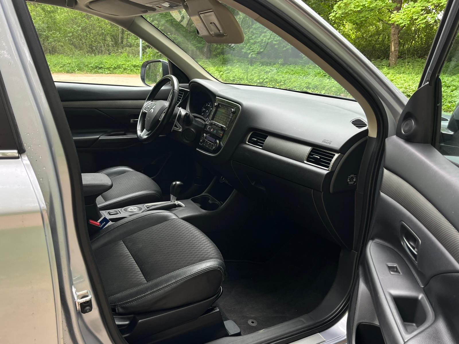 MITSUBISHI OUTLANDER 4WD