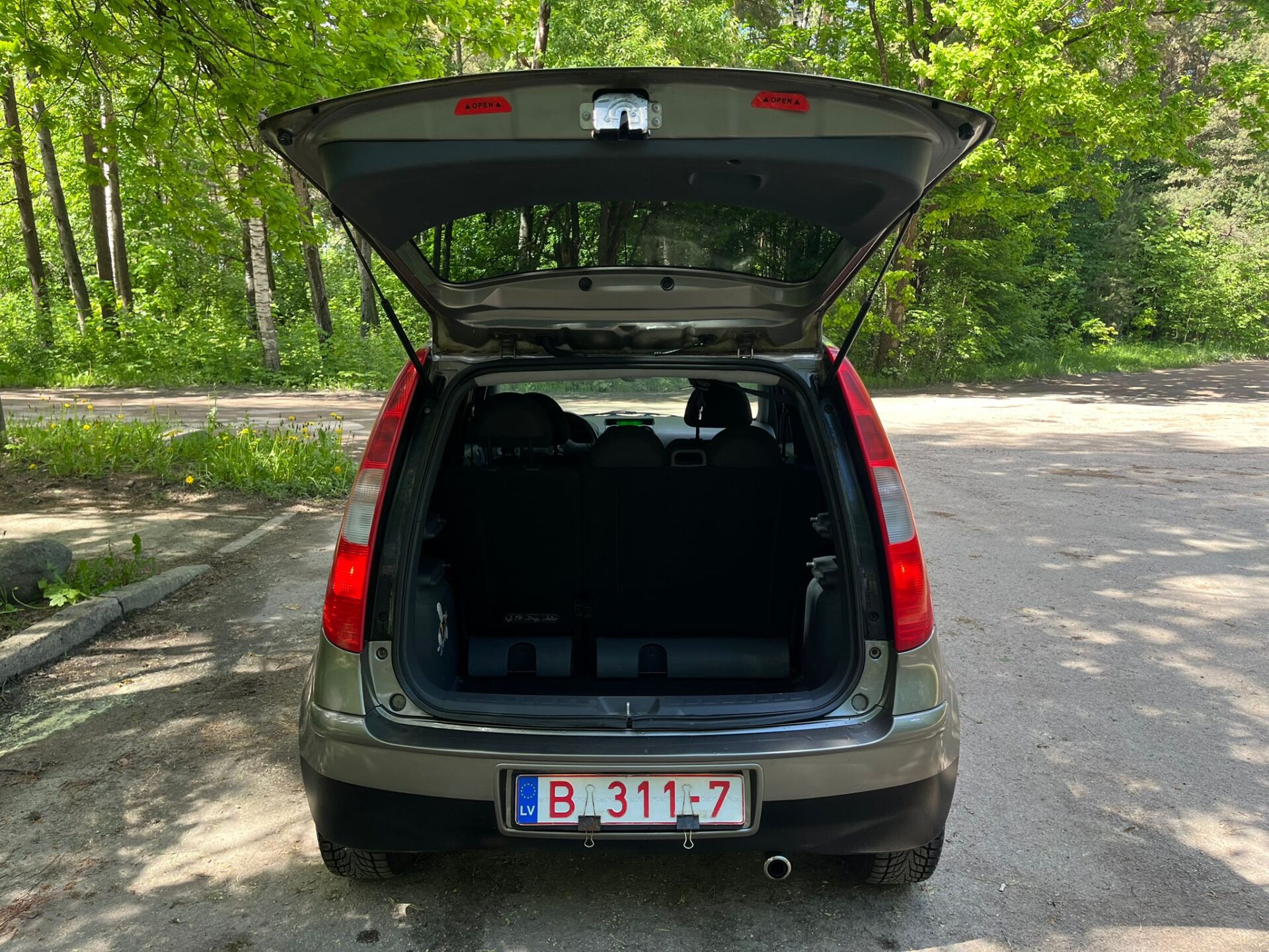 MITSUBISHI COLT