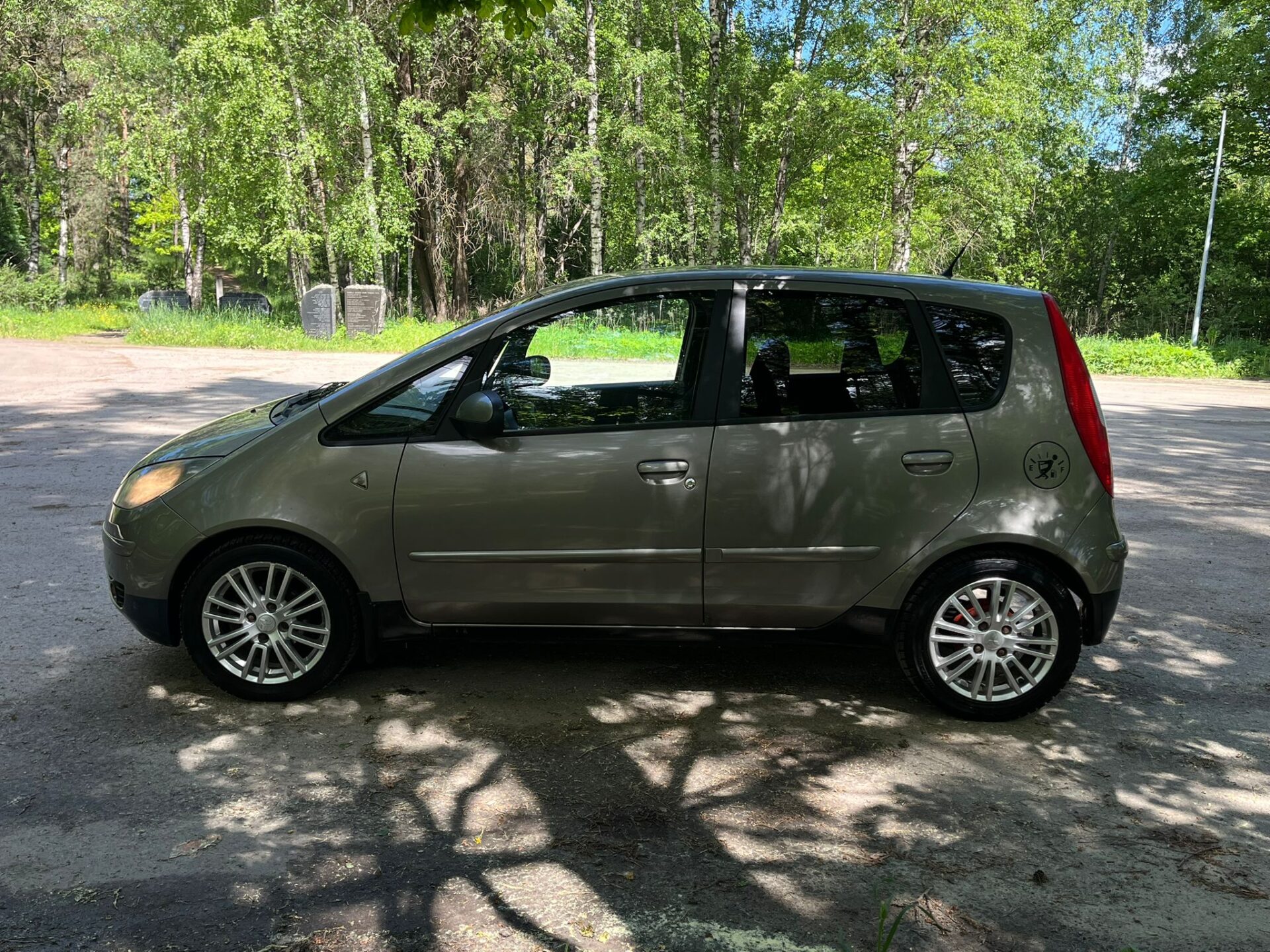 MITSUBISHI COLT