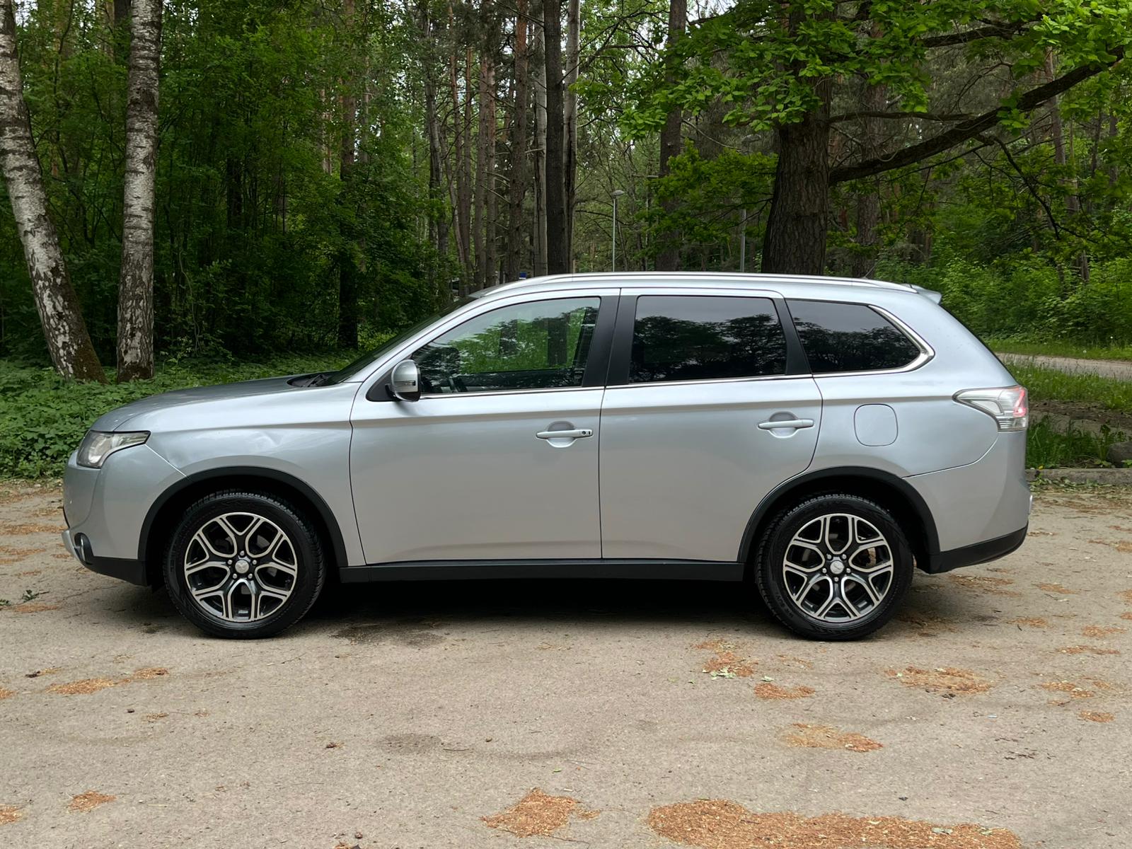 MITSUBISHI OUTLANDER 4WD