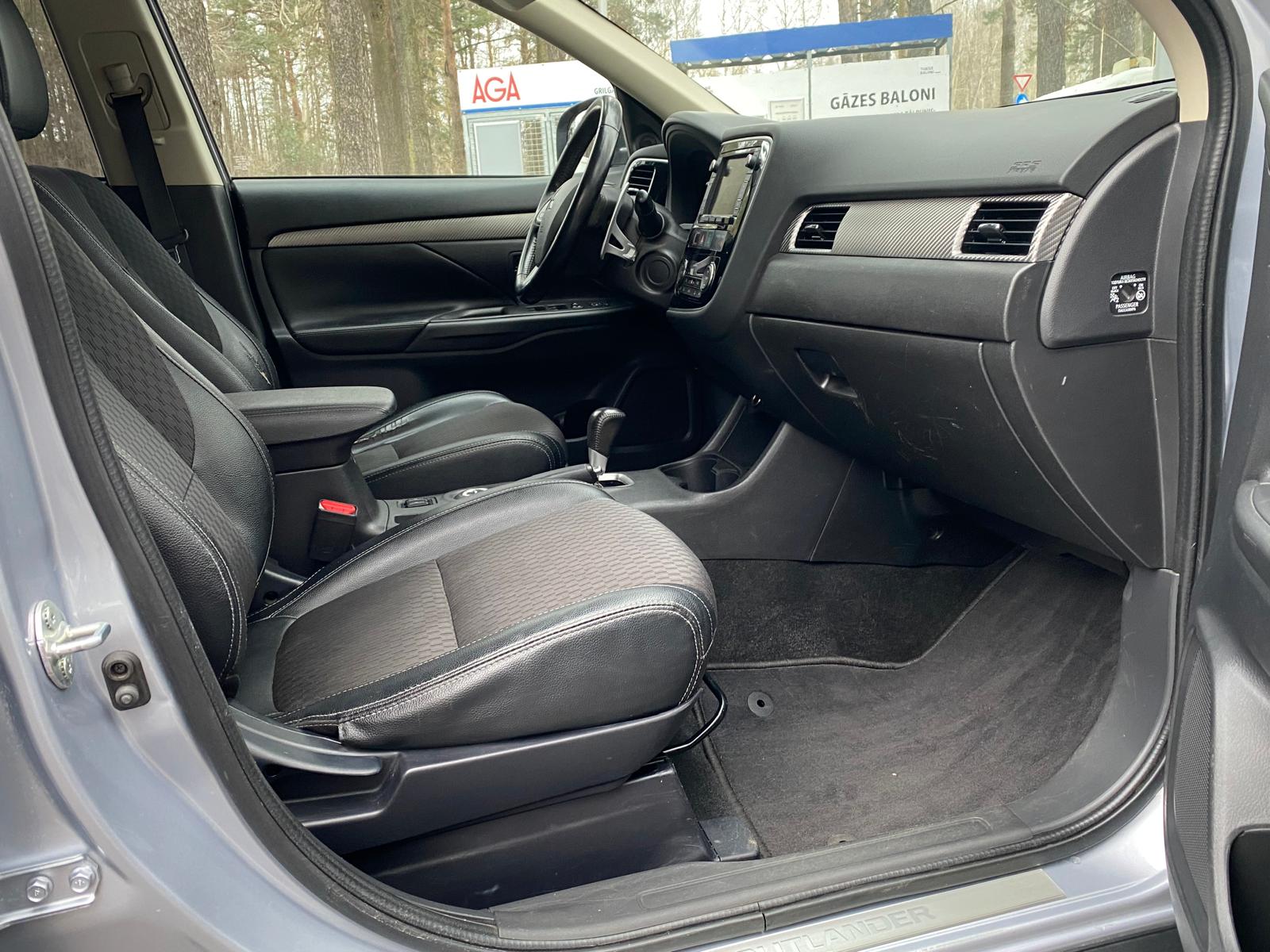 MITSUBISHI OUTLANDER 4WD