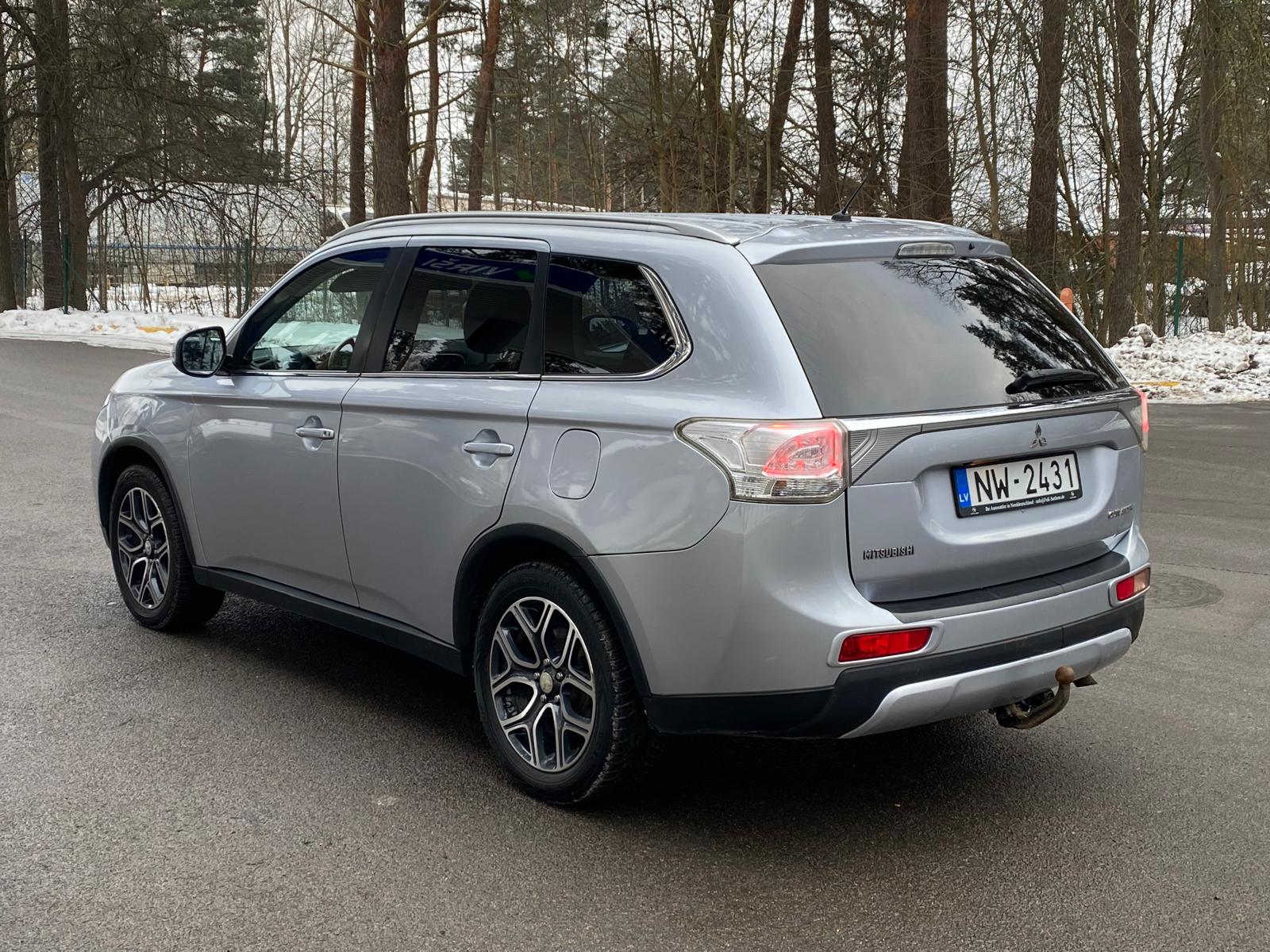 MITSUBISHI OUTLANDER 4WD