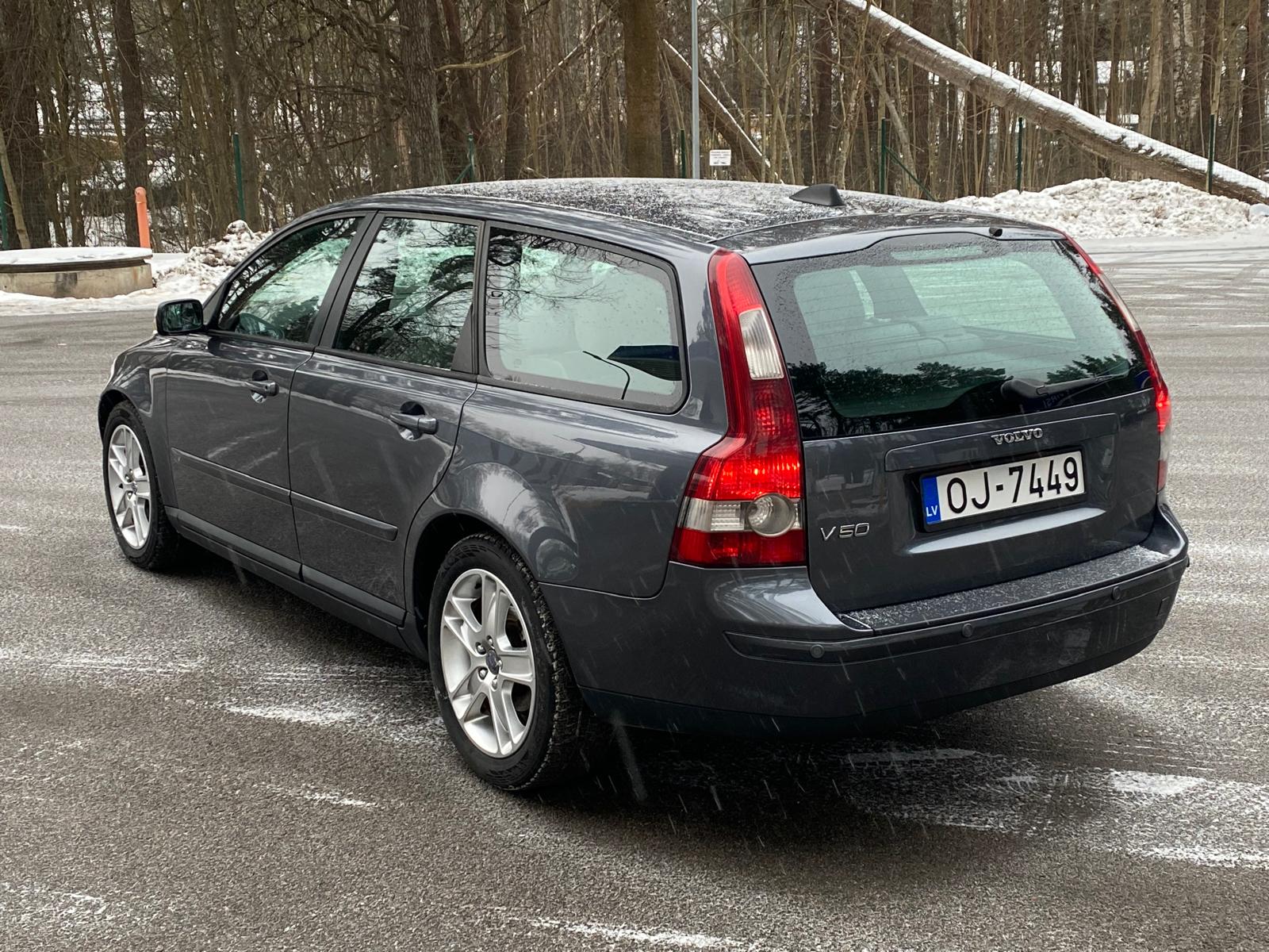 VOLVO V50