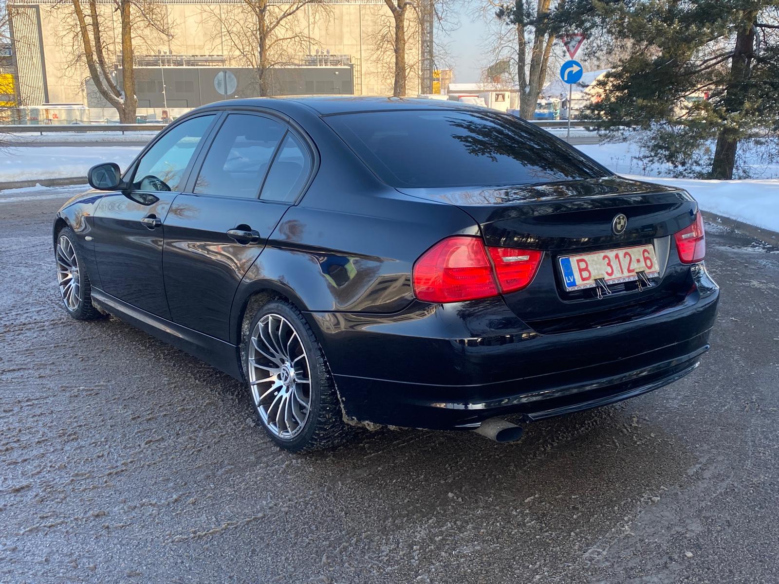 BMW 318 (E90)