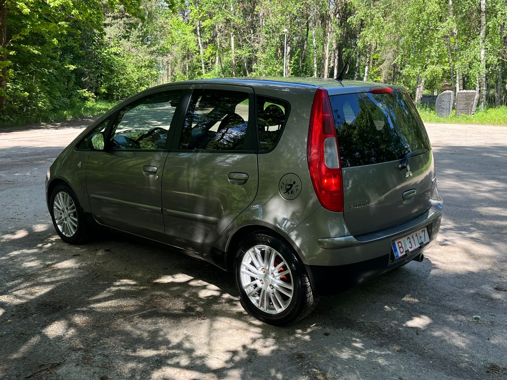 MITSUBISHI COLT