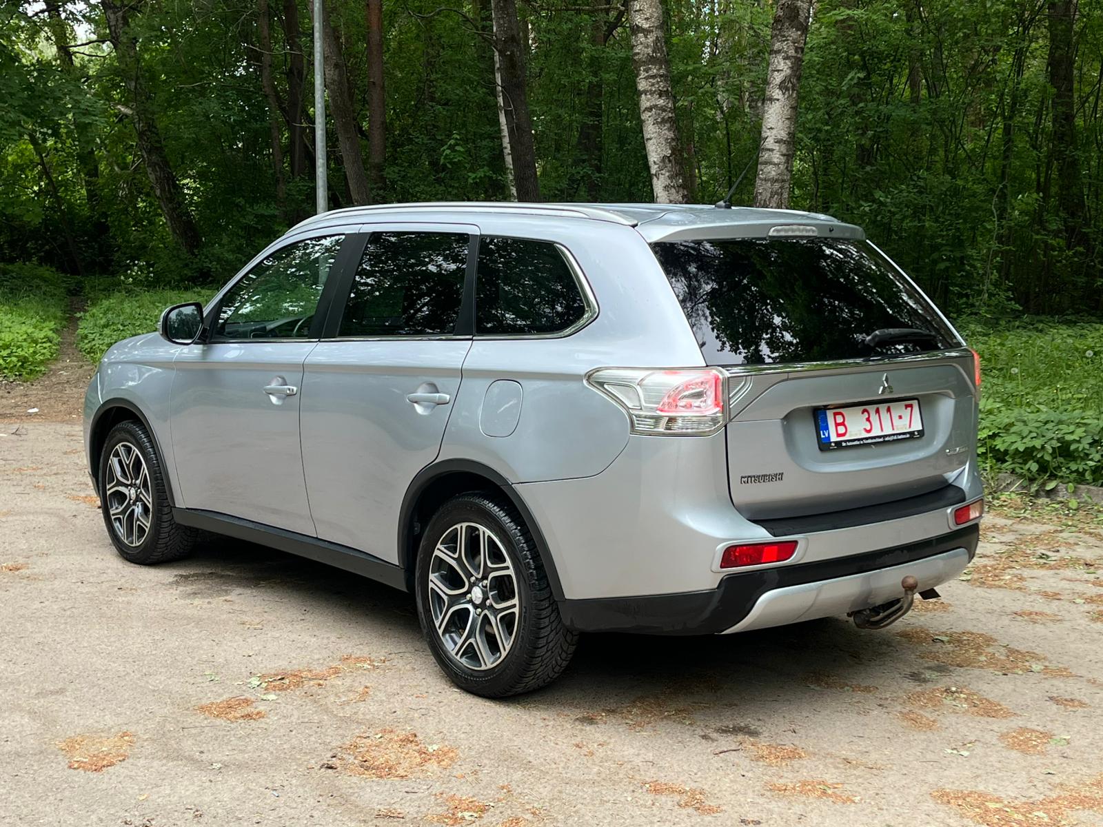 MITSUBISHI OUTLANDER 4WD