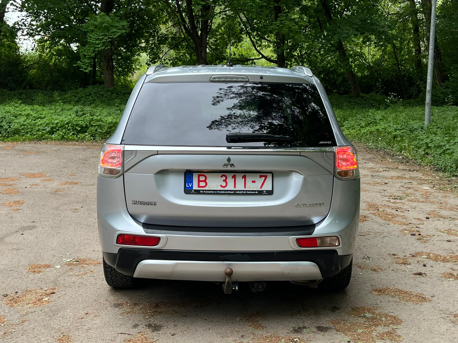 MITSUBISHI OUTLANDER 4WD