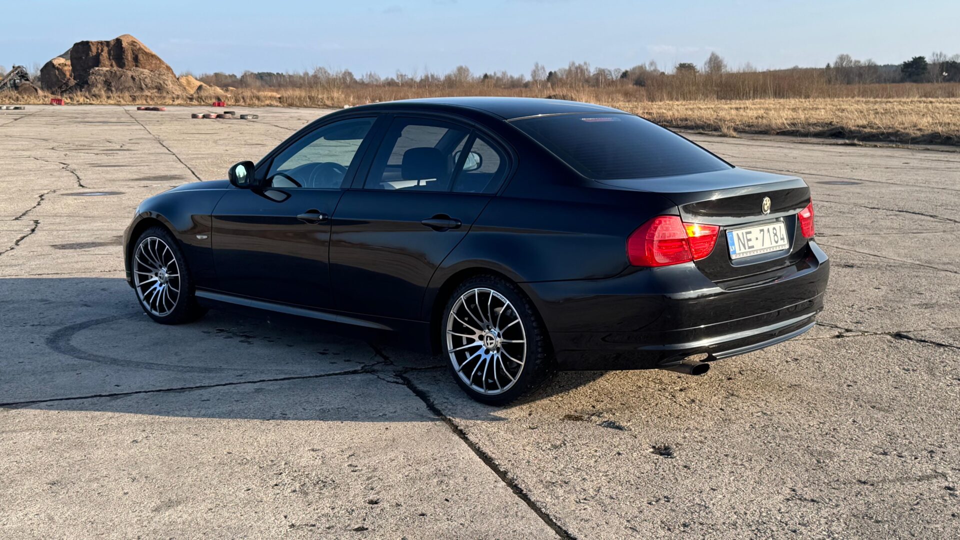 BMW 318 (E90)