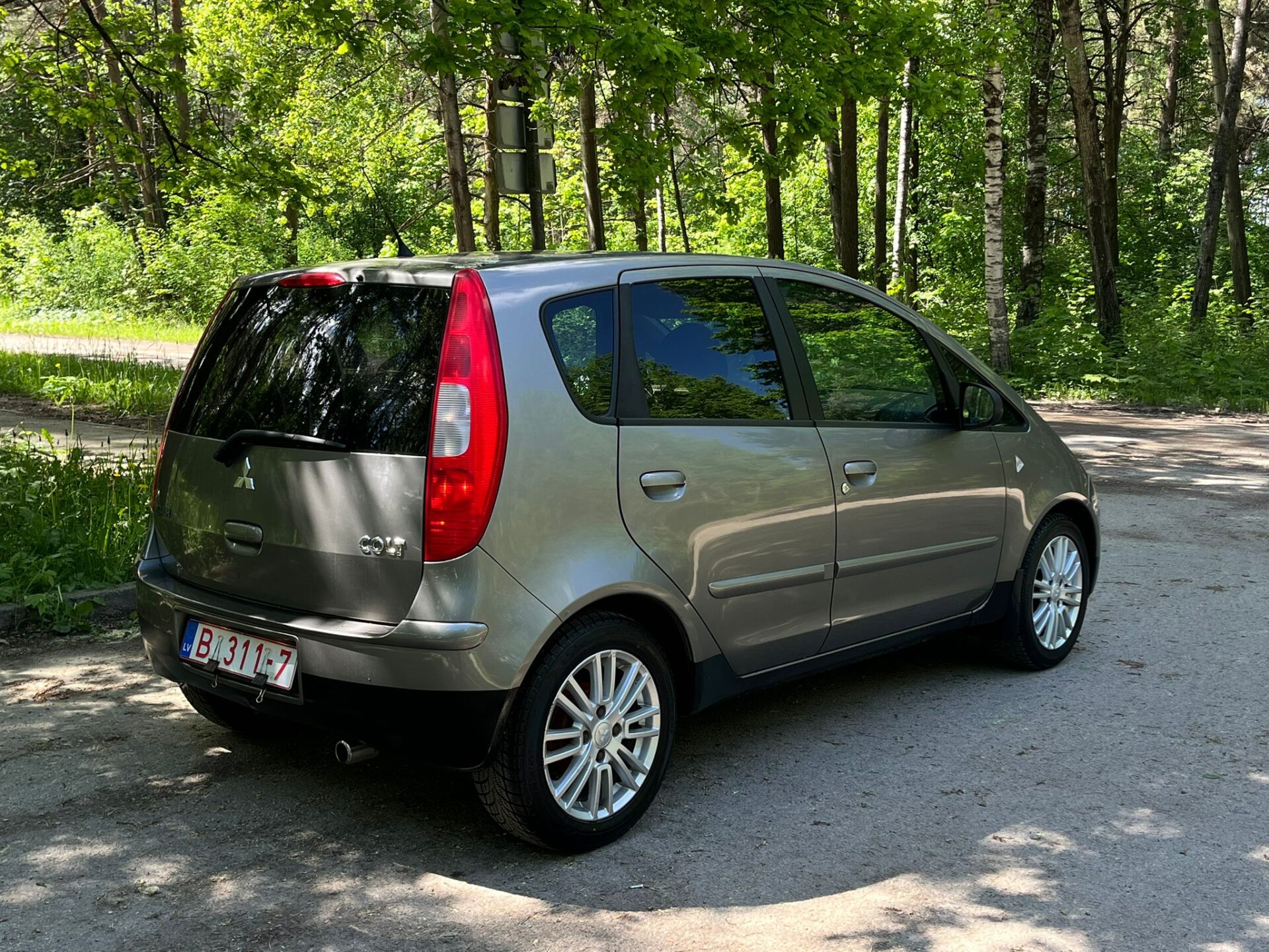 MITSUBISHI COLT