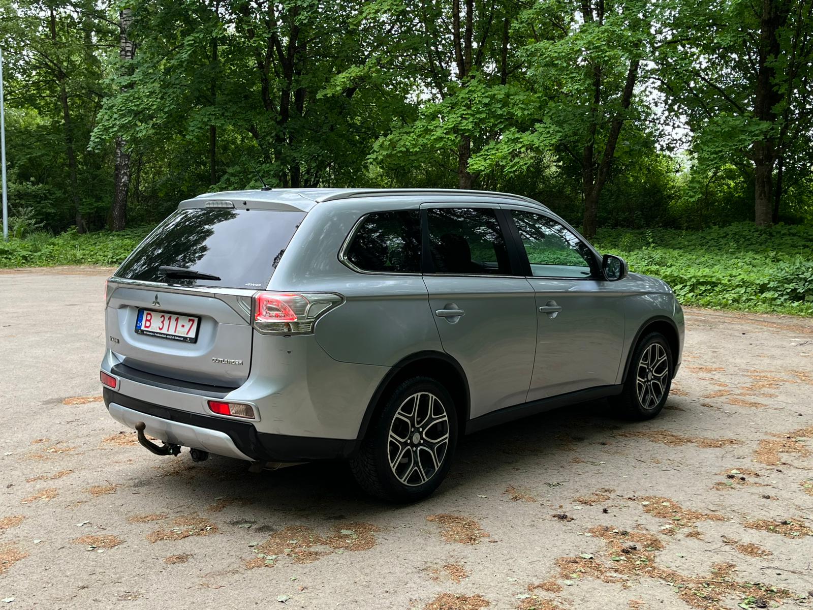 MITSUBISHI OUTLANDER 4WD
