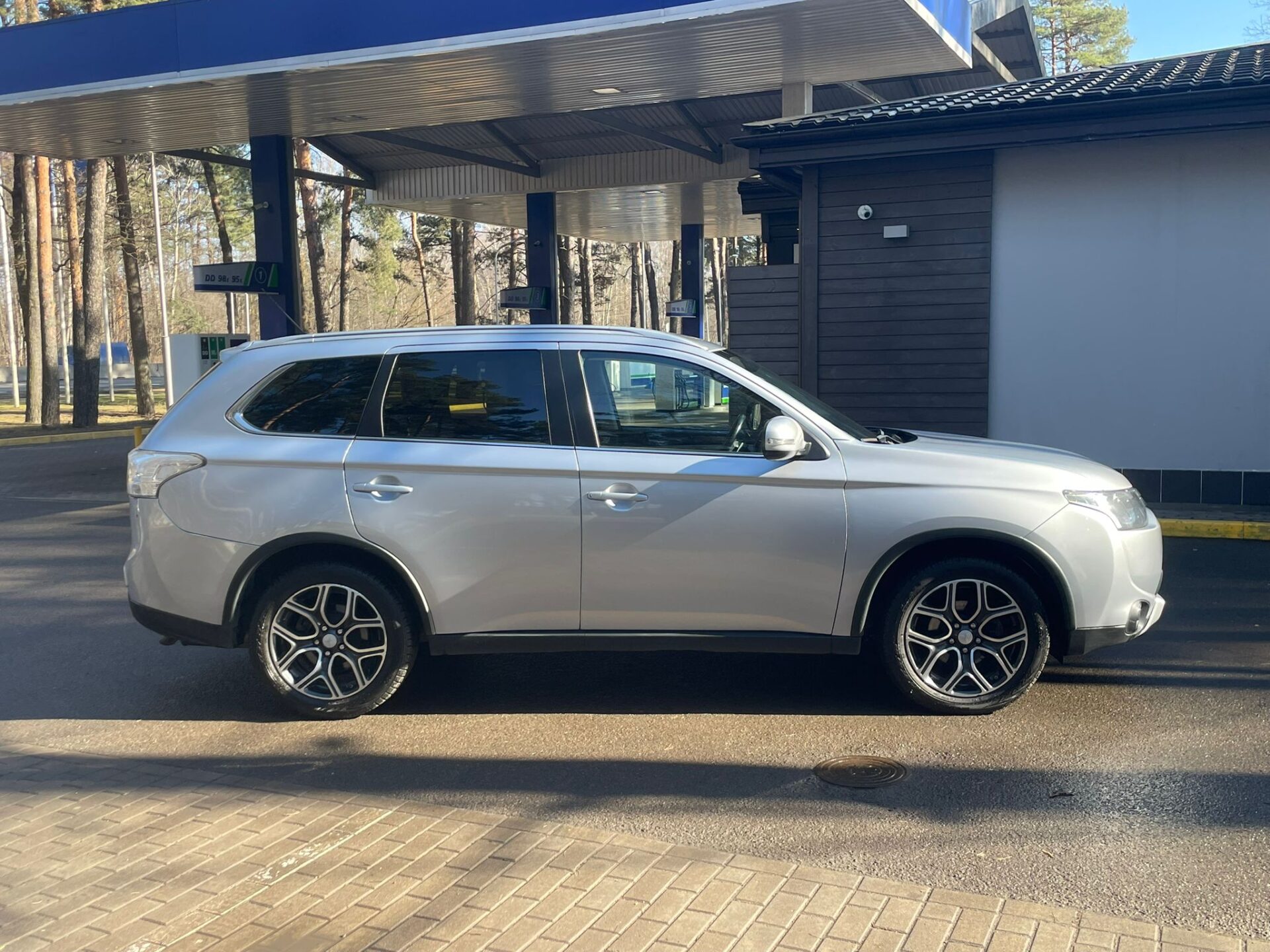 MITSUBISHI OUTLANDER 4WD