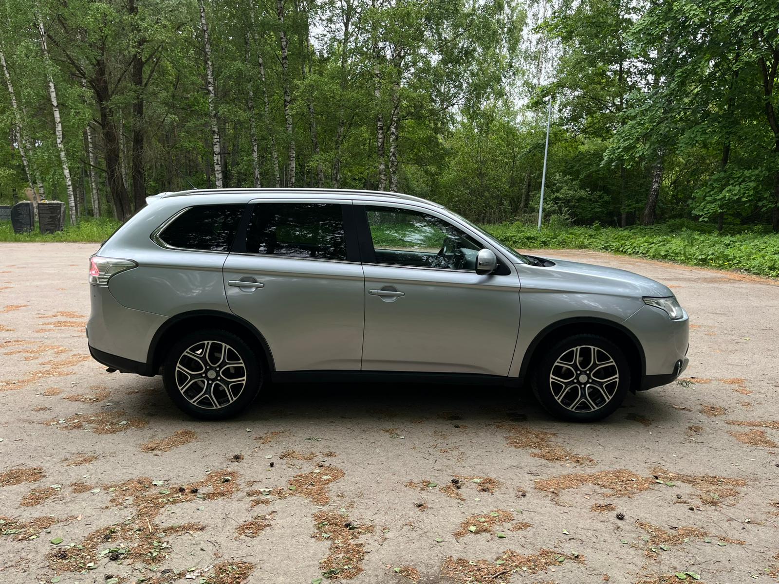 MITSUBISHI OUTLANDER 4WD