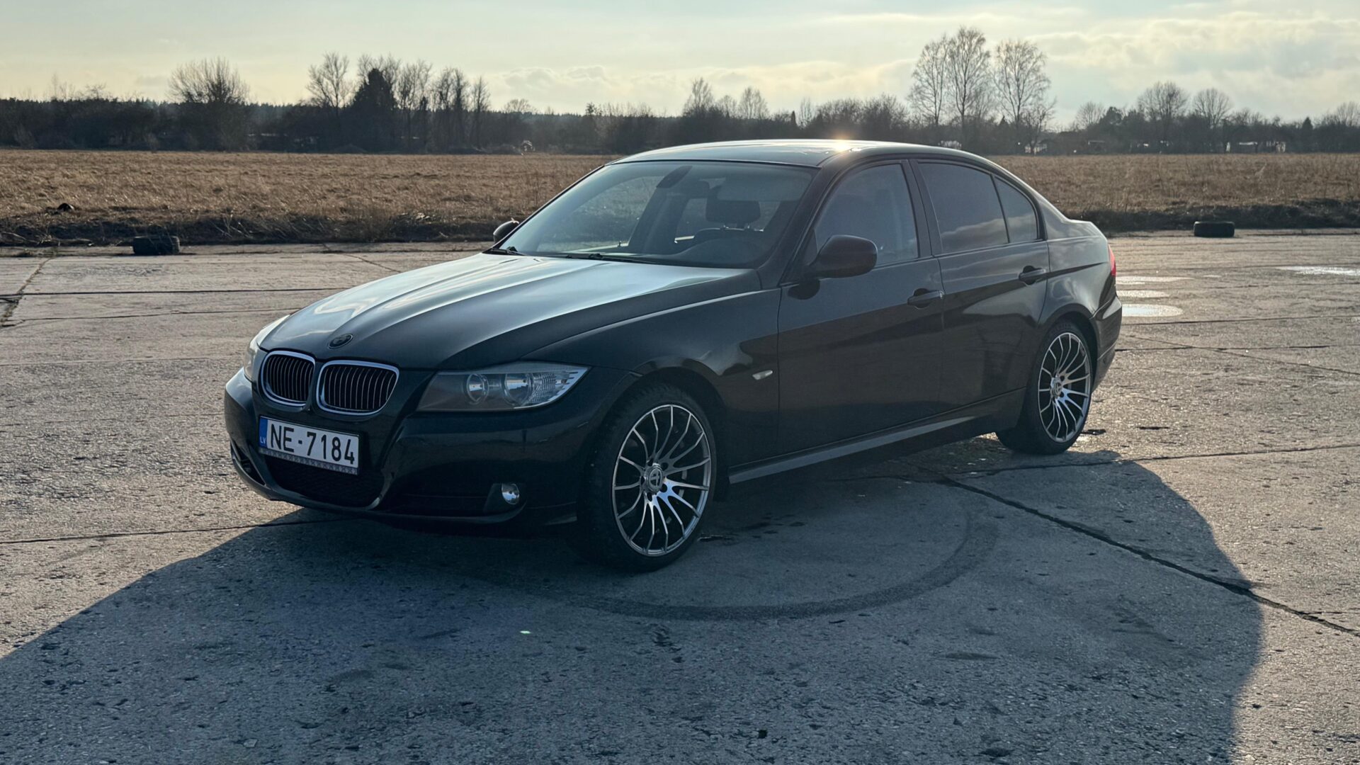 BMW 318 (E90)