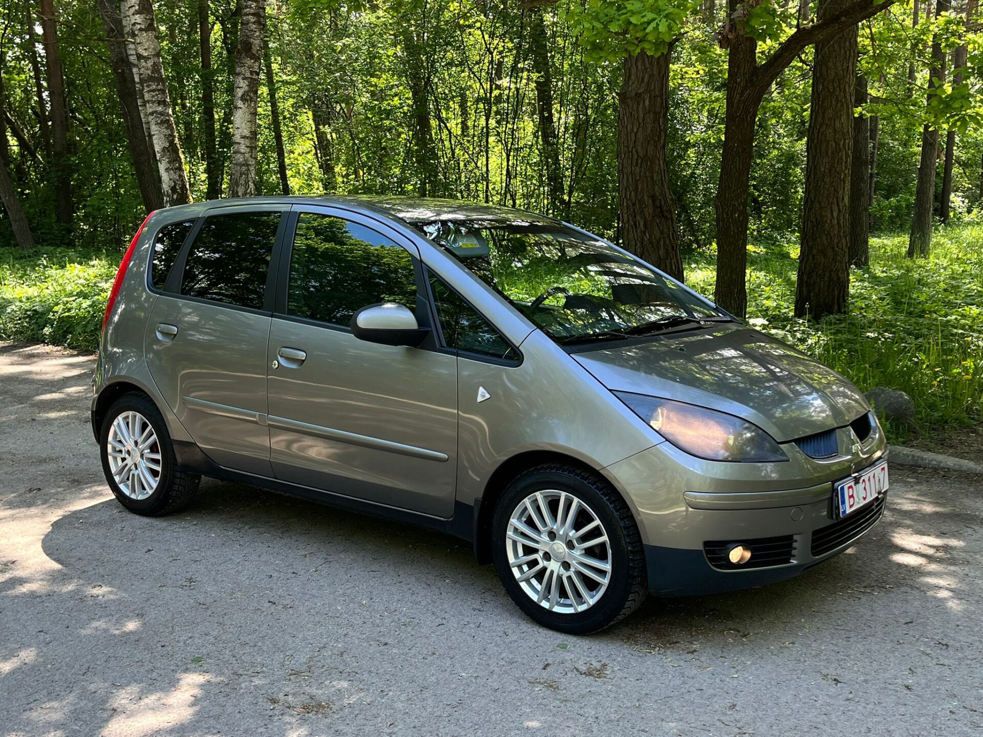 MITSUBISHI COLT