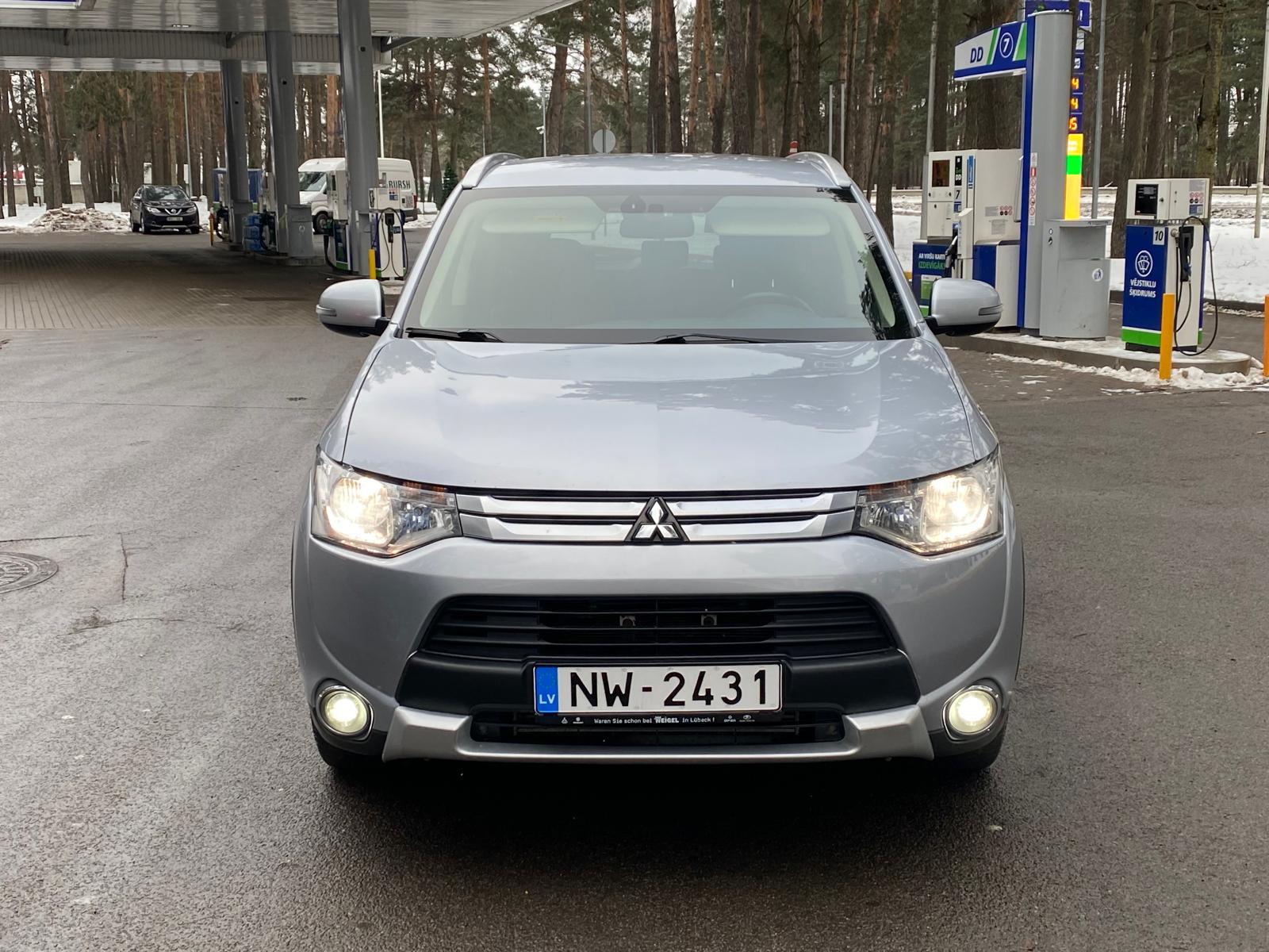 MITSUBISHI OUTLANDER 4WD