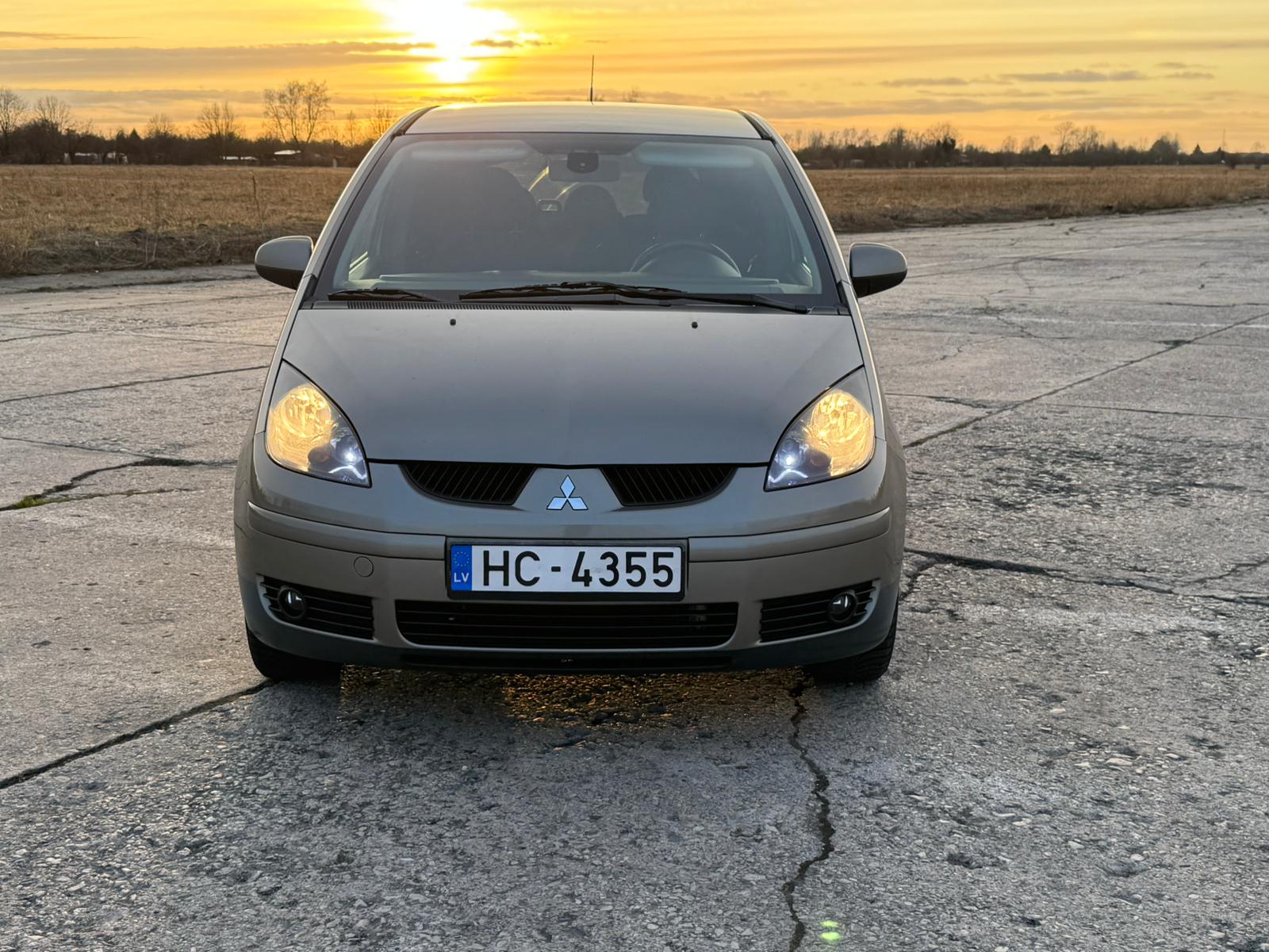 MITSUBISHI COLT