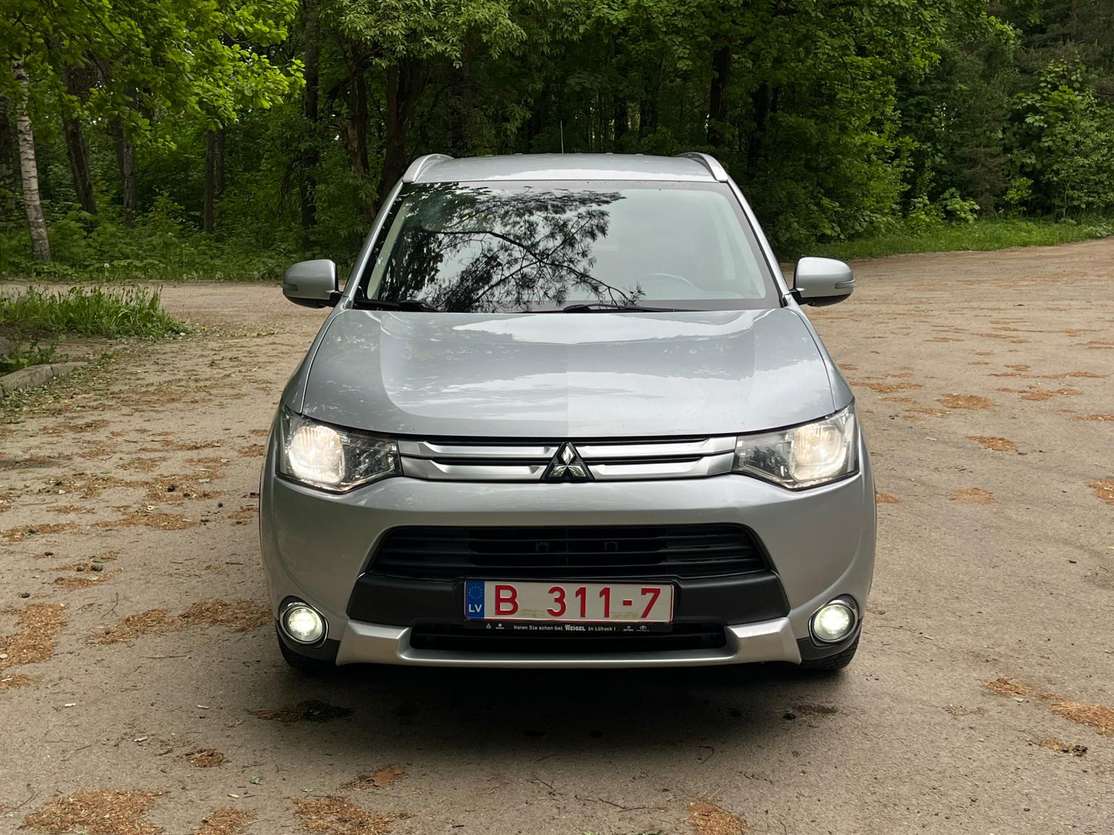 MITSUBISHI OUTLANDER 4WD