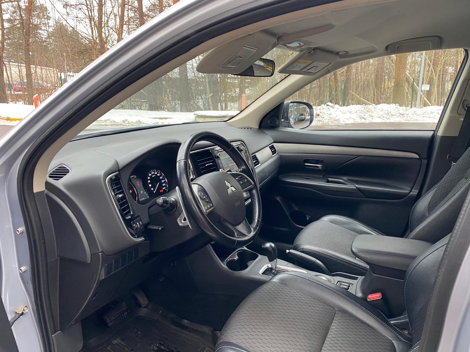 MITSUBISHI OUTLANDER 4WD