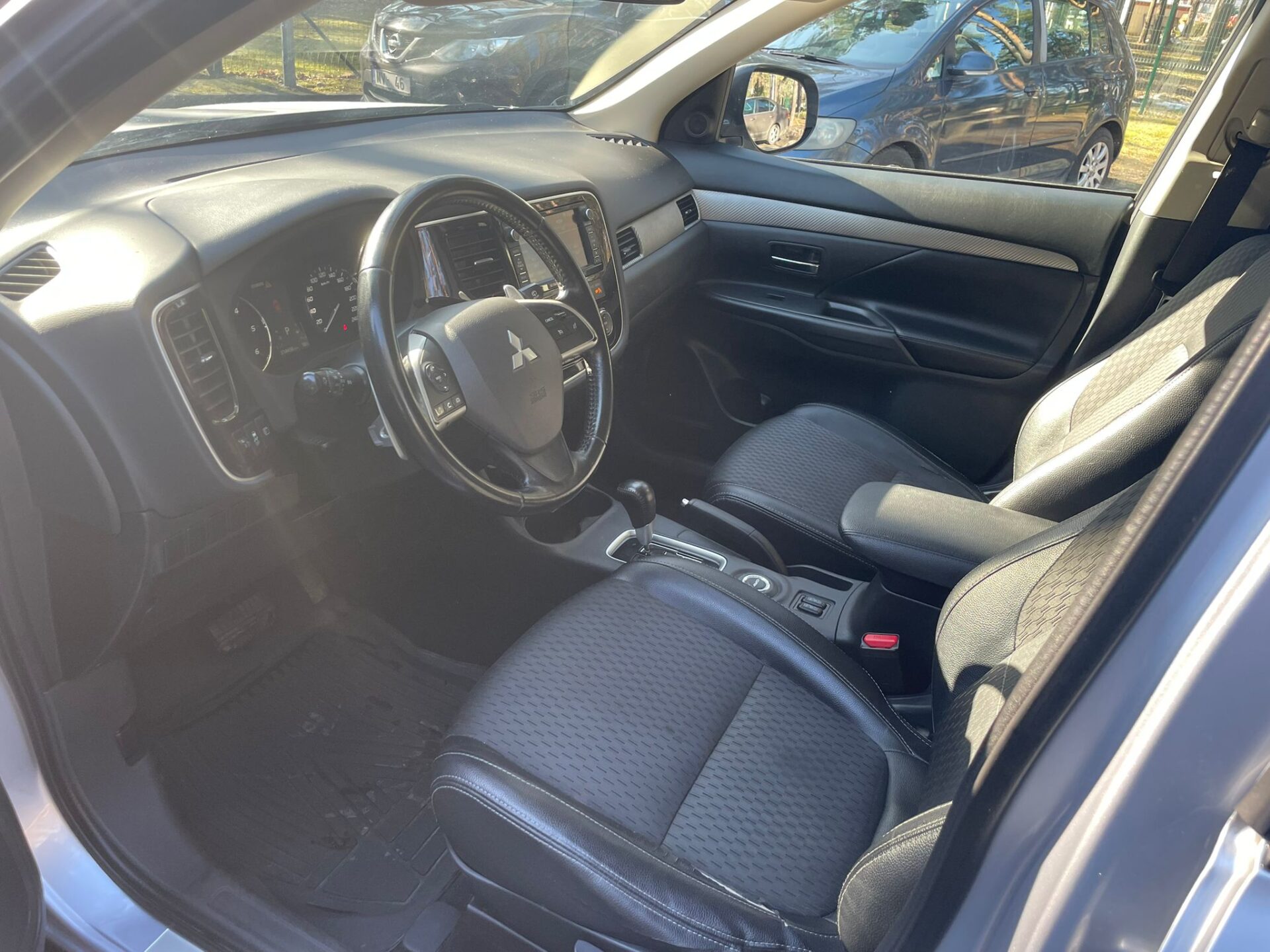 MITSUBISHI OUTLANDER 4WD