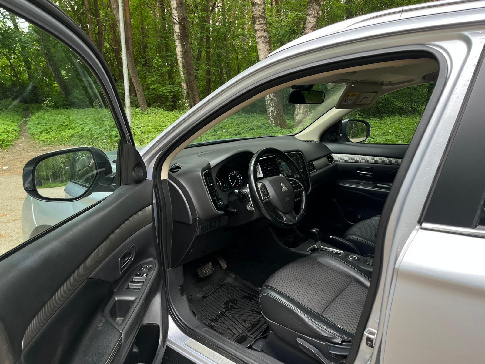 MITSUBISHI OUTLANDER 4WD