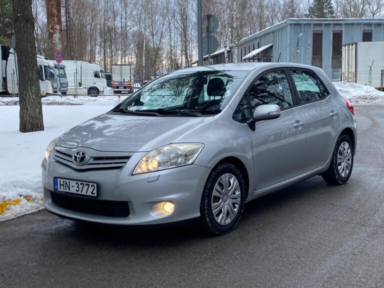 TOYOTA AURIS