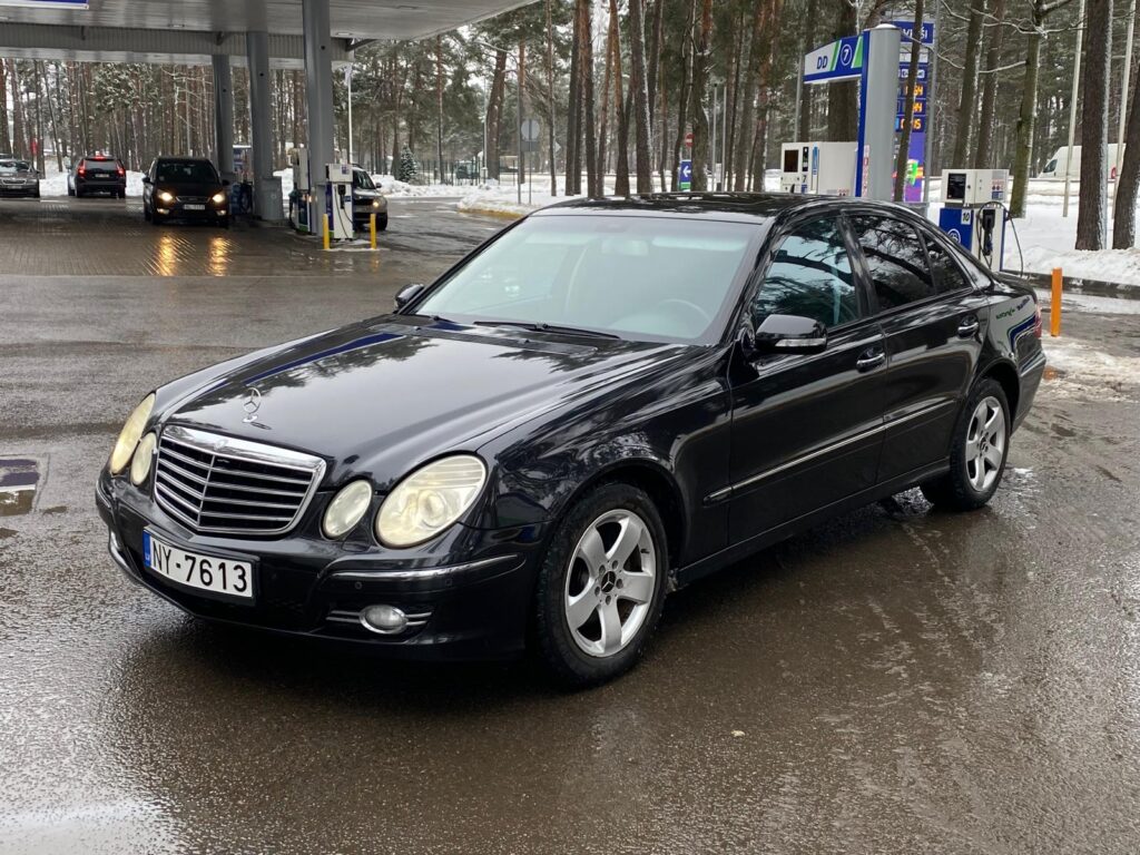 MERCEDES BENZ E220 AVANTGARDE