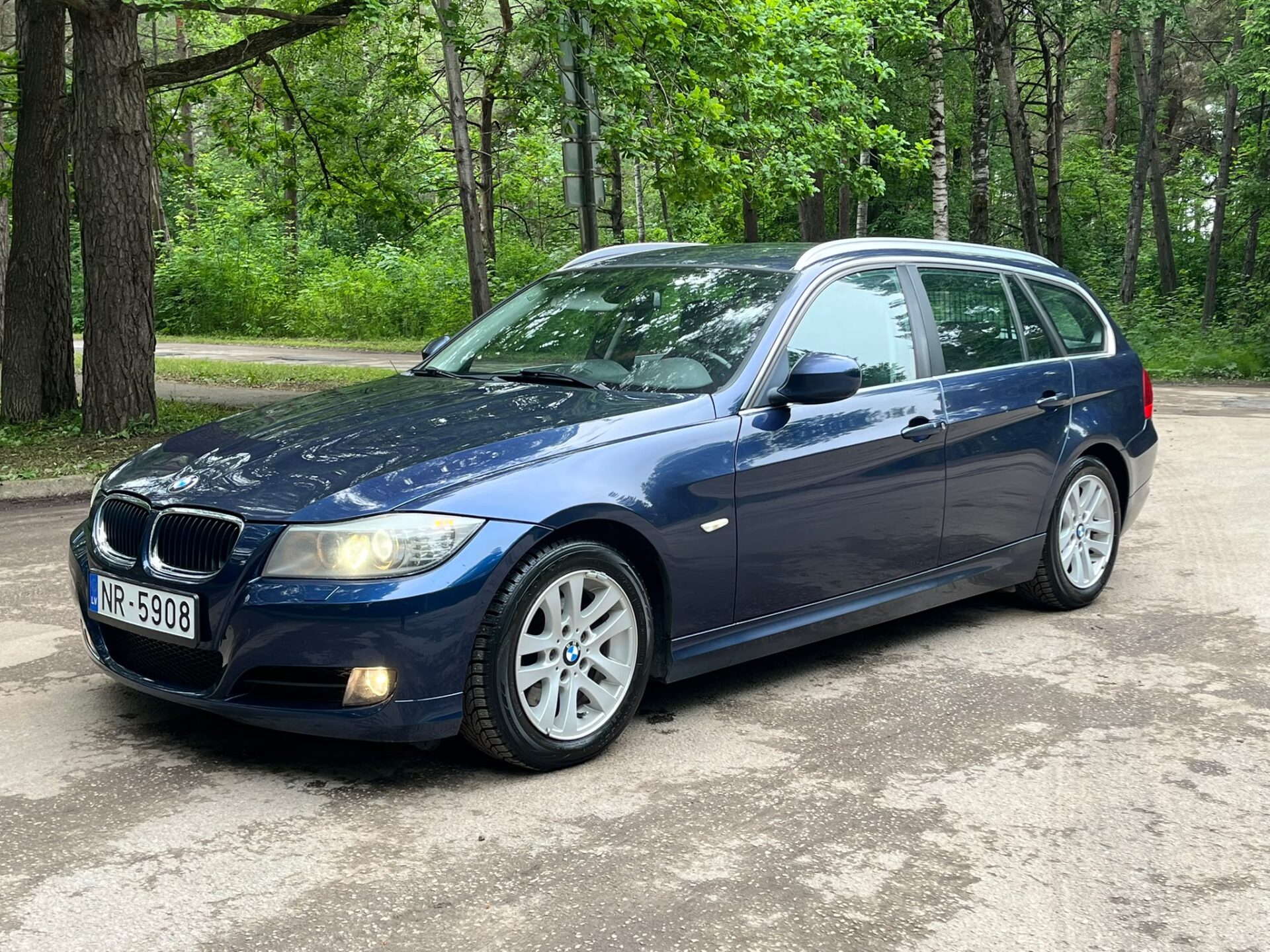 BMW 318 (E91)
