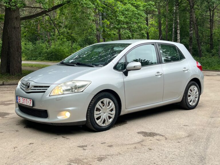TOYOTA AURIS