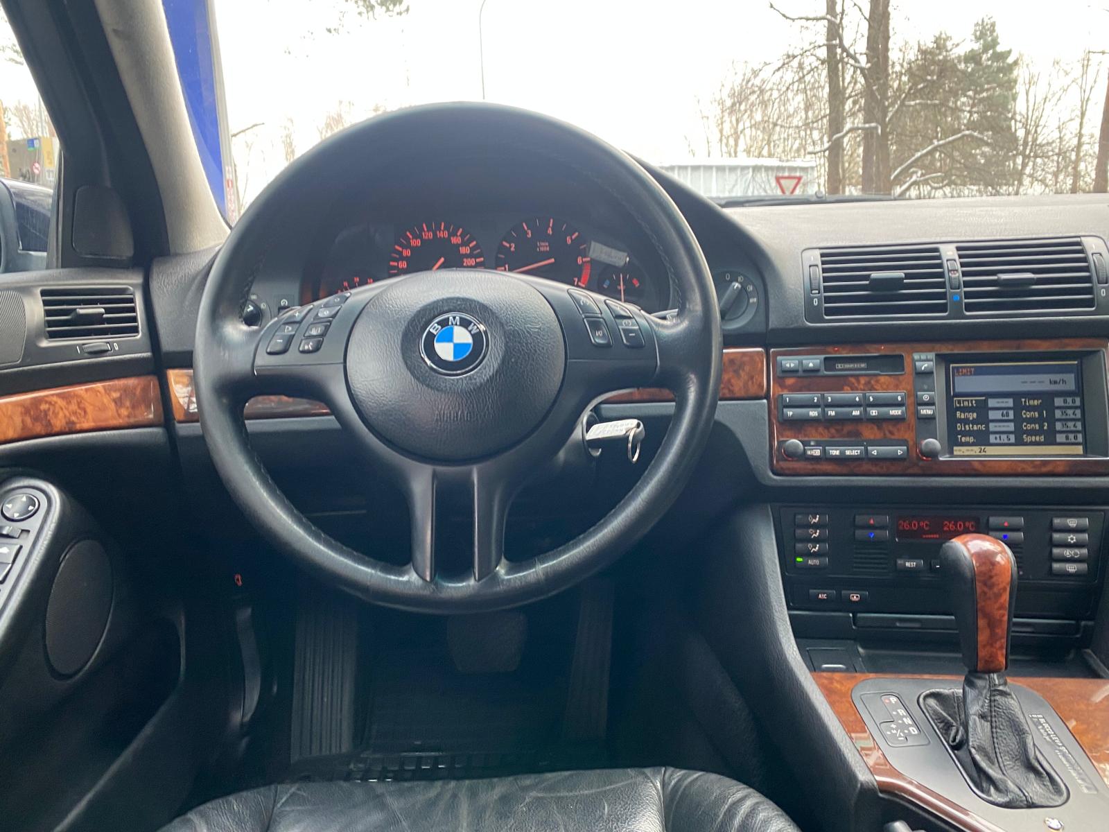 BMW 528 (E39) M-PACK