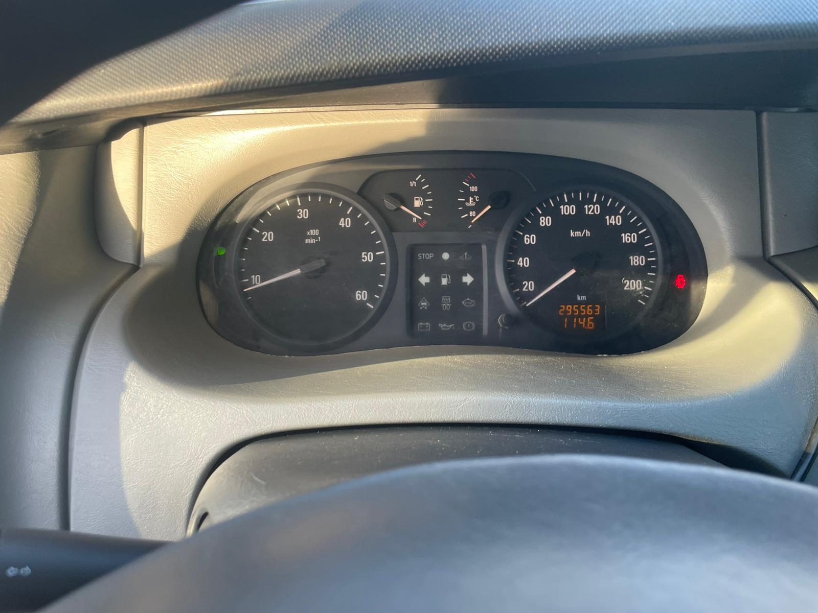 OPEL VIVARO KRAVAS BUSS