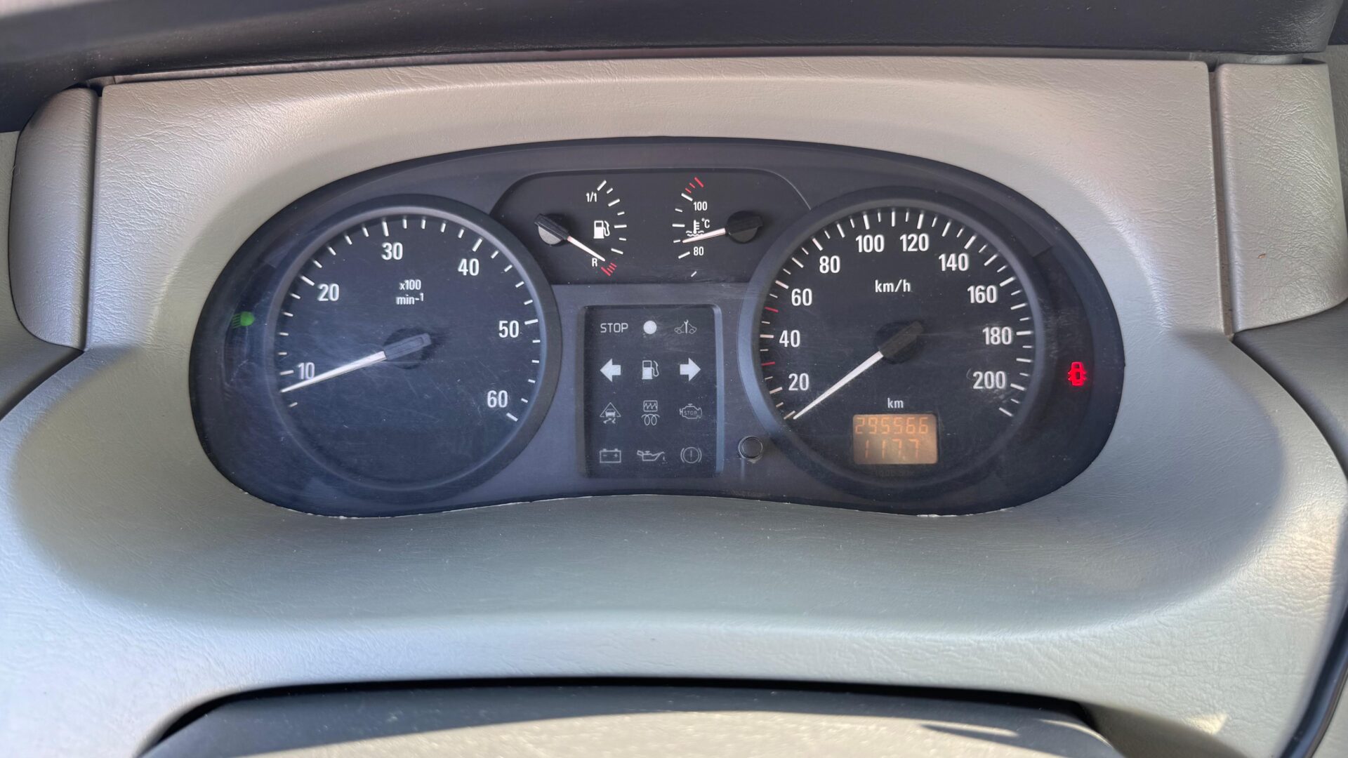 OPEL VIVARO KRAVAS BUSS