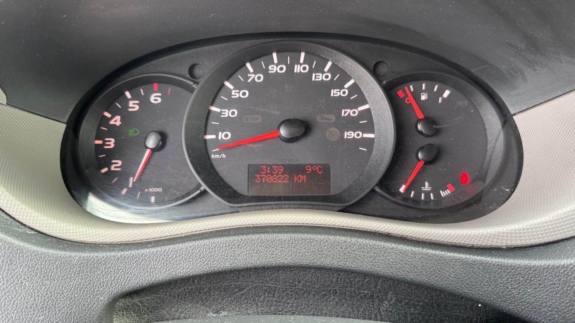 NISSAN NV400 KRAVAS BUSS