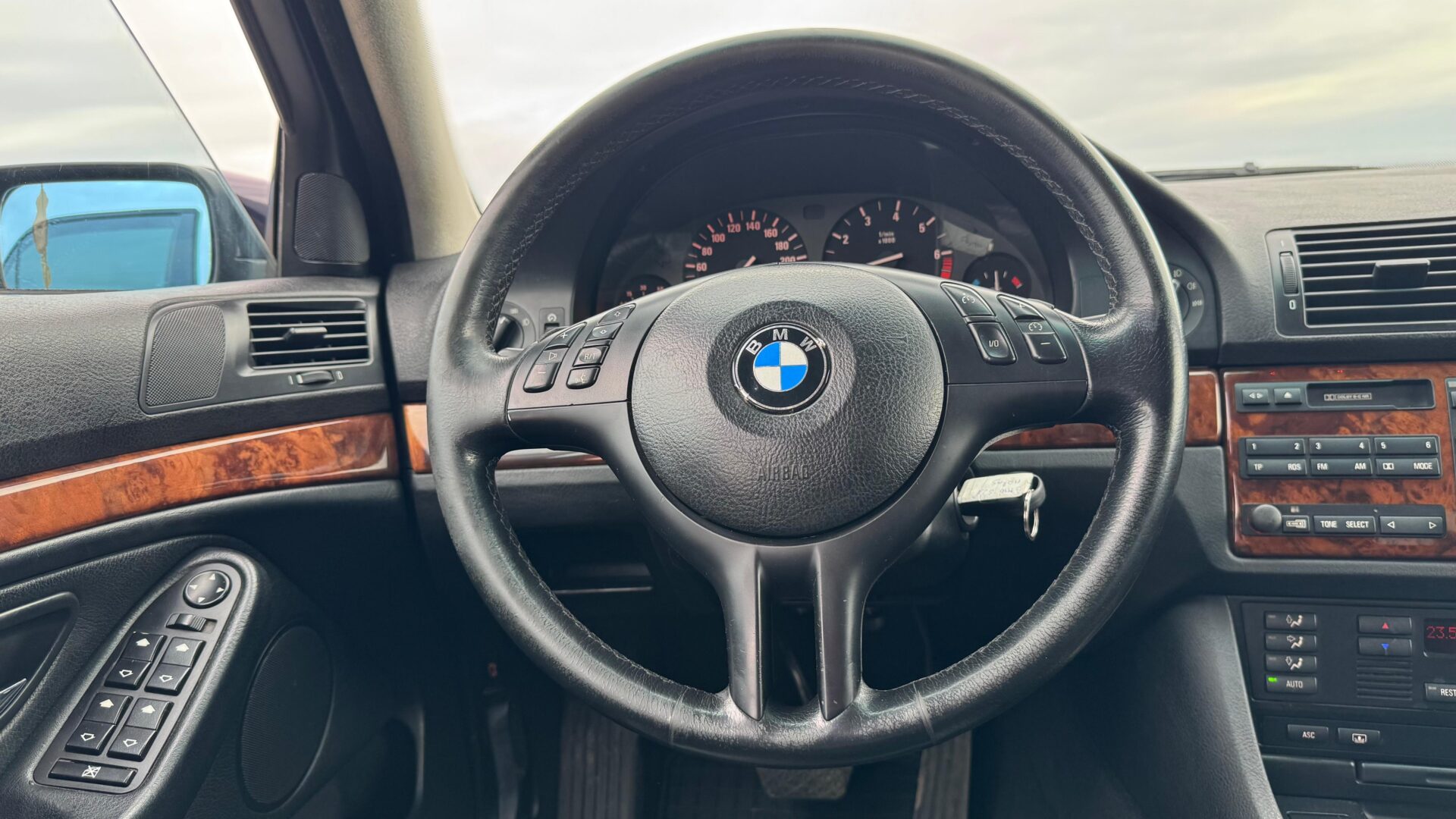 BMW 528 (E39) M-PACK