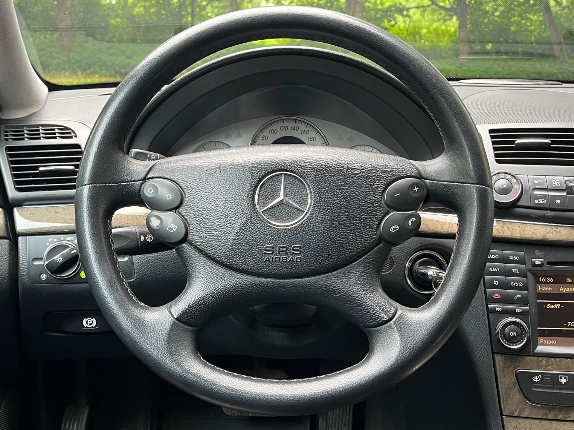 MERCEDES BENZ E220 AVANTGARDE