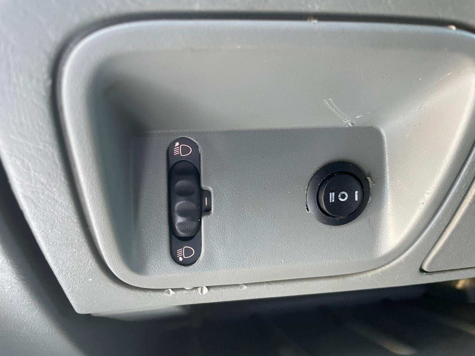 OPEL VIVARO KRAVAS BUSS