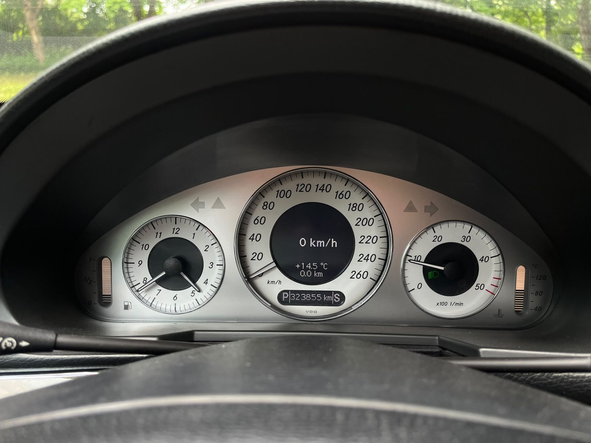 MERCEDES BENZ E220 AVANTGARDE