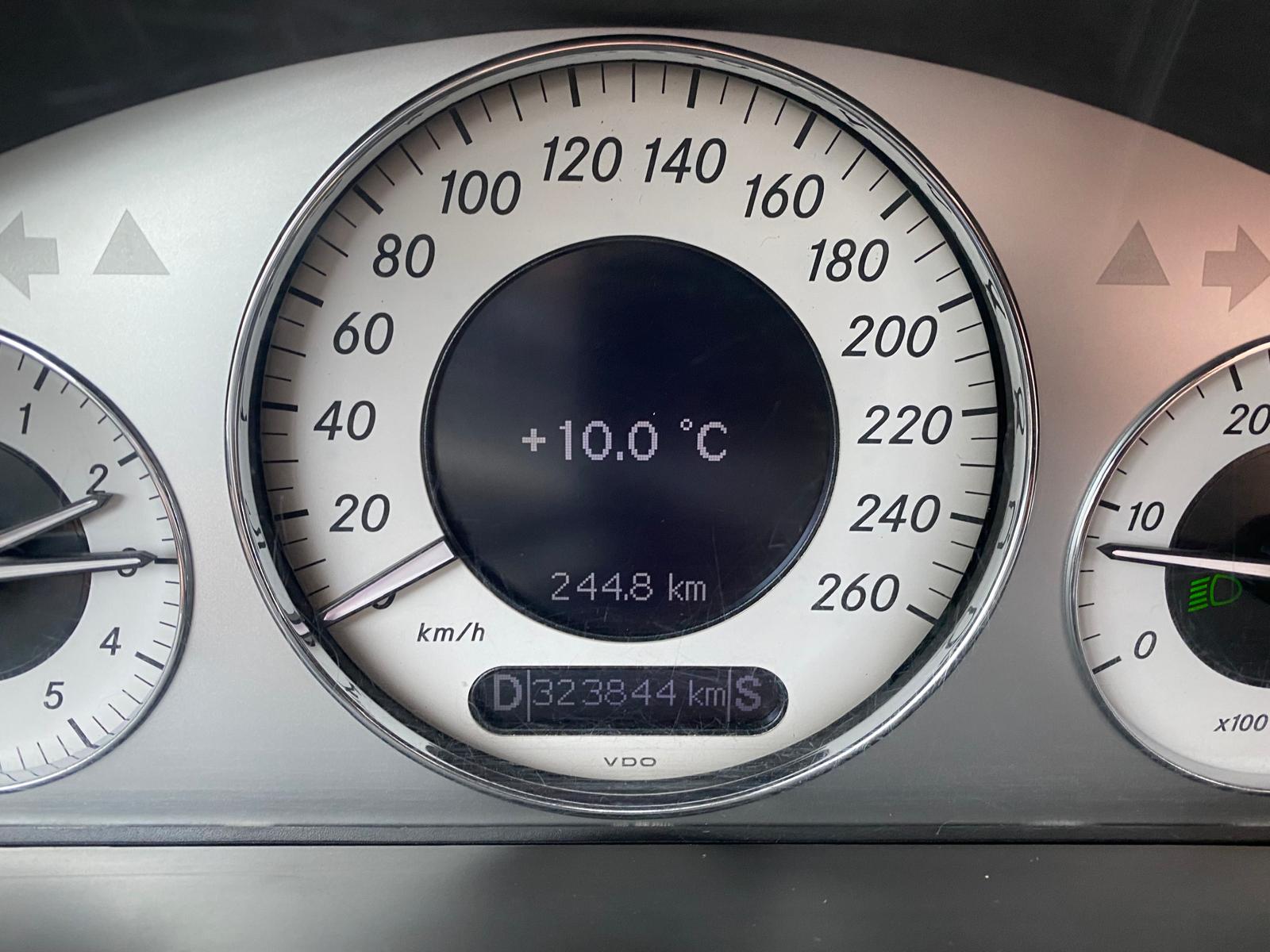 MERCEDES BENZ E220 AVANTGARDE