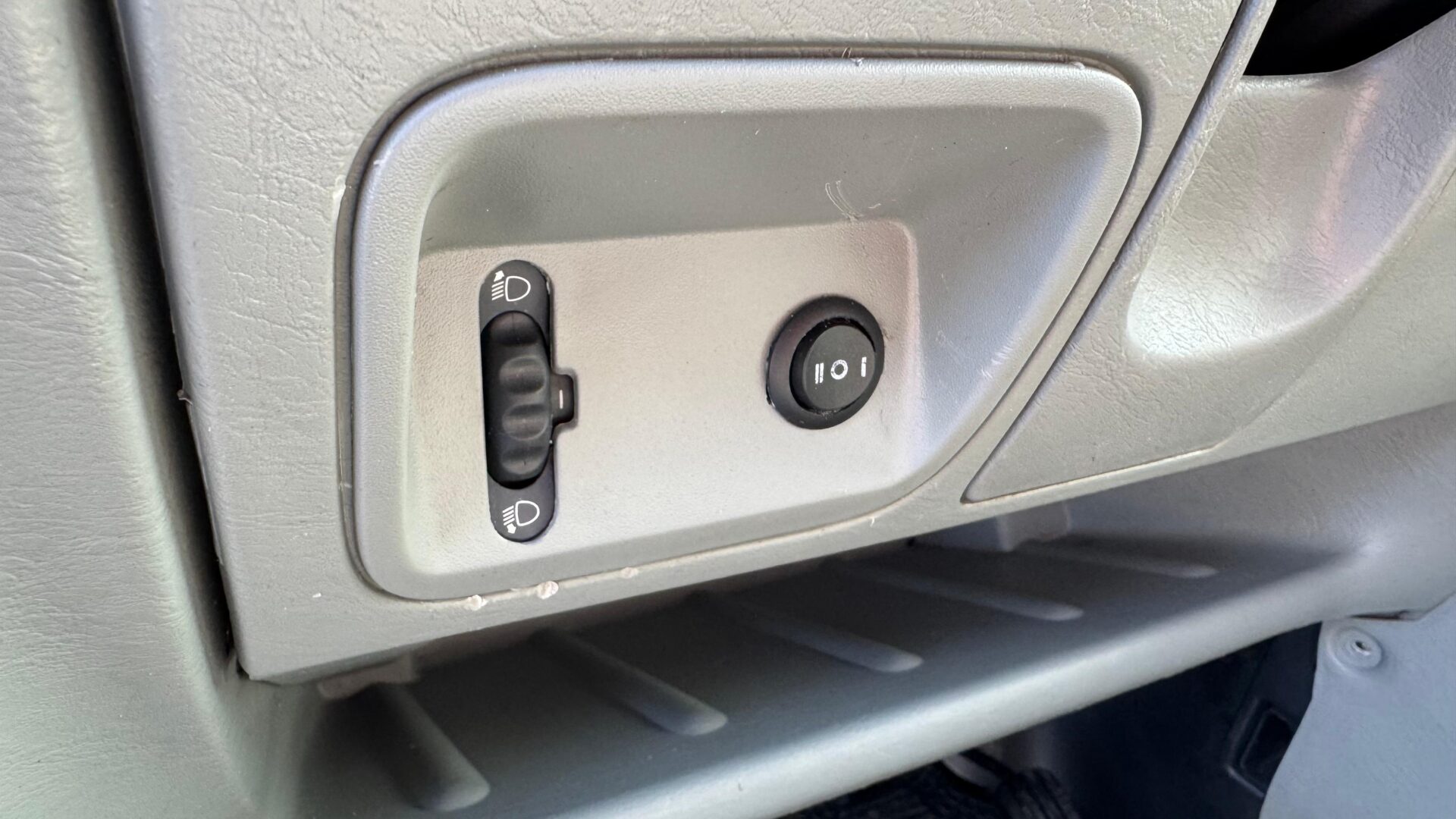 OPEL VIVARO KRAVAS BUSS