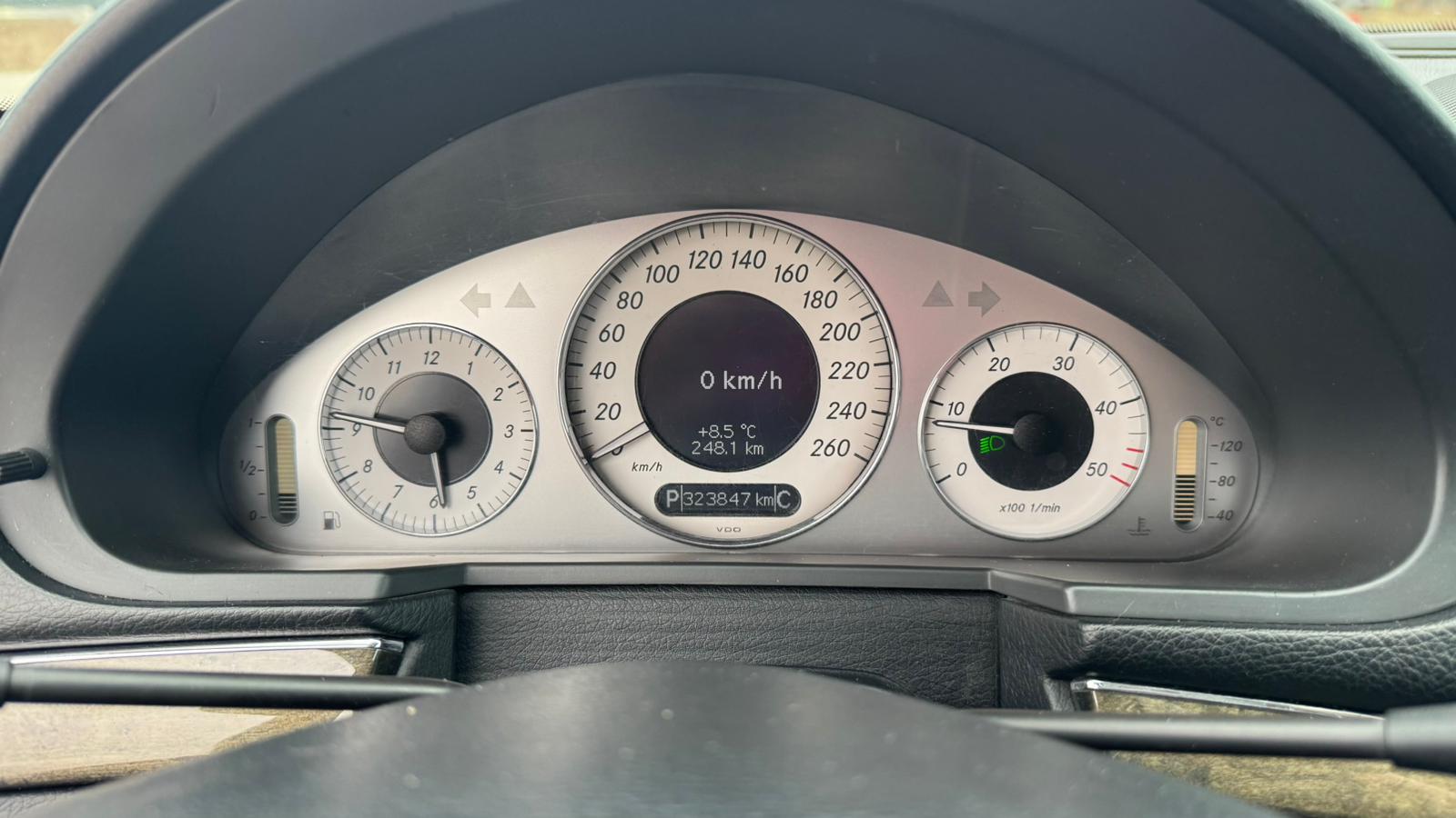 MERCEDES BENZ E220 AVANTGARDE