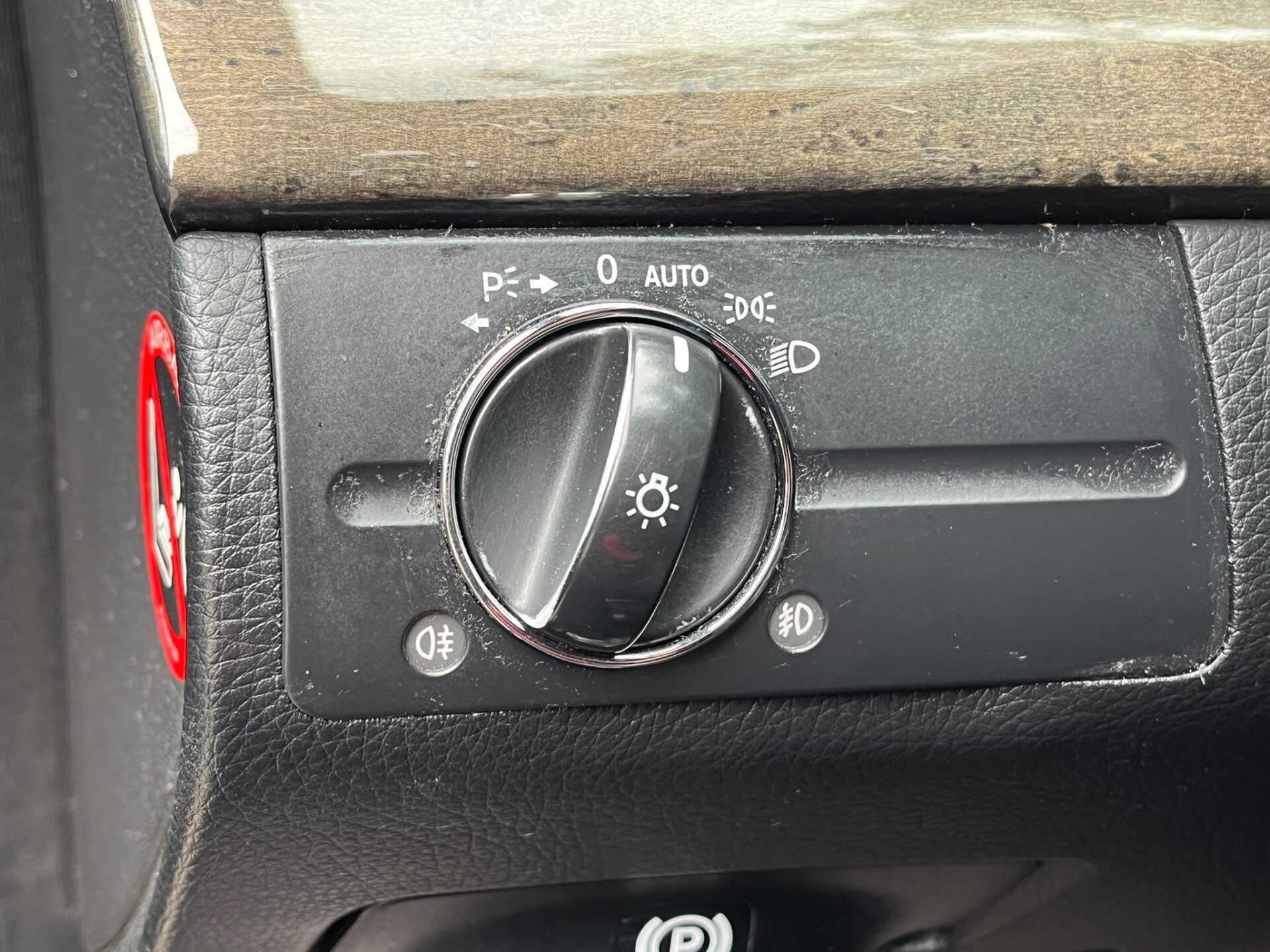 MERCEDES BENZ E220 AVANTGARDE