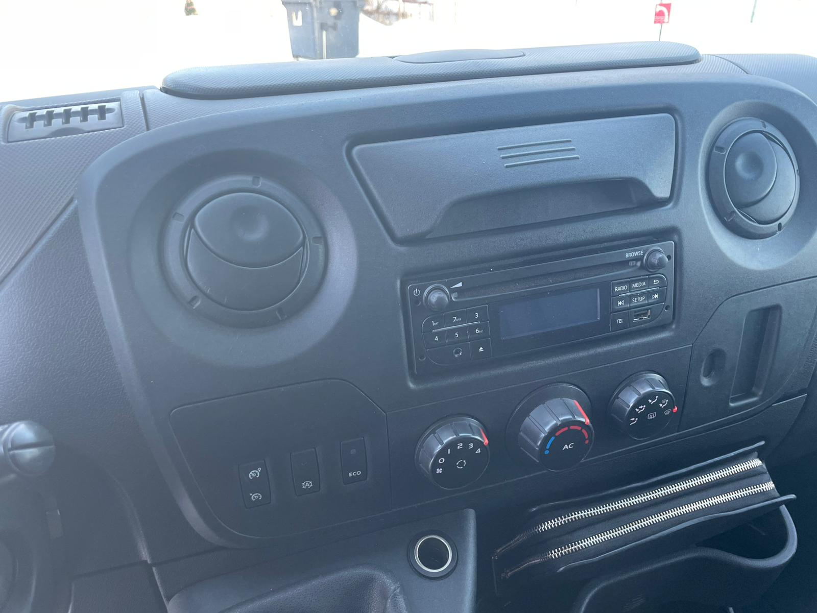 NISSAN NV400 KRAVAS BUSS