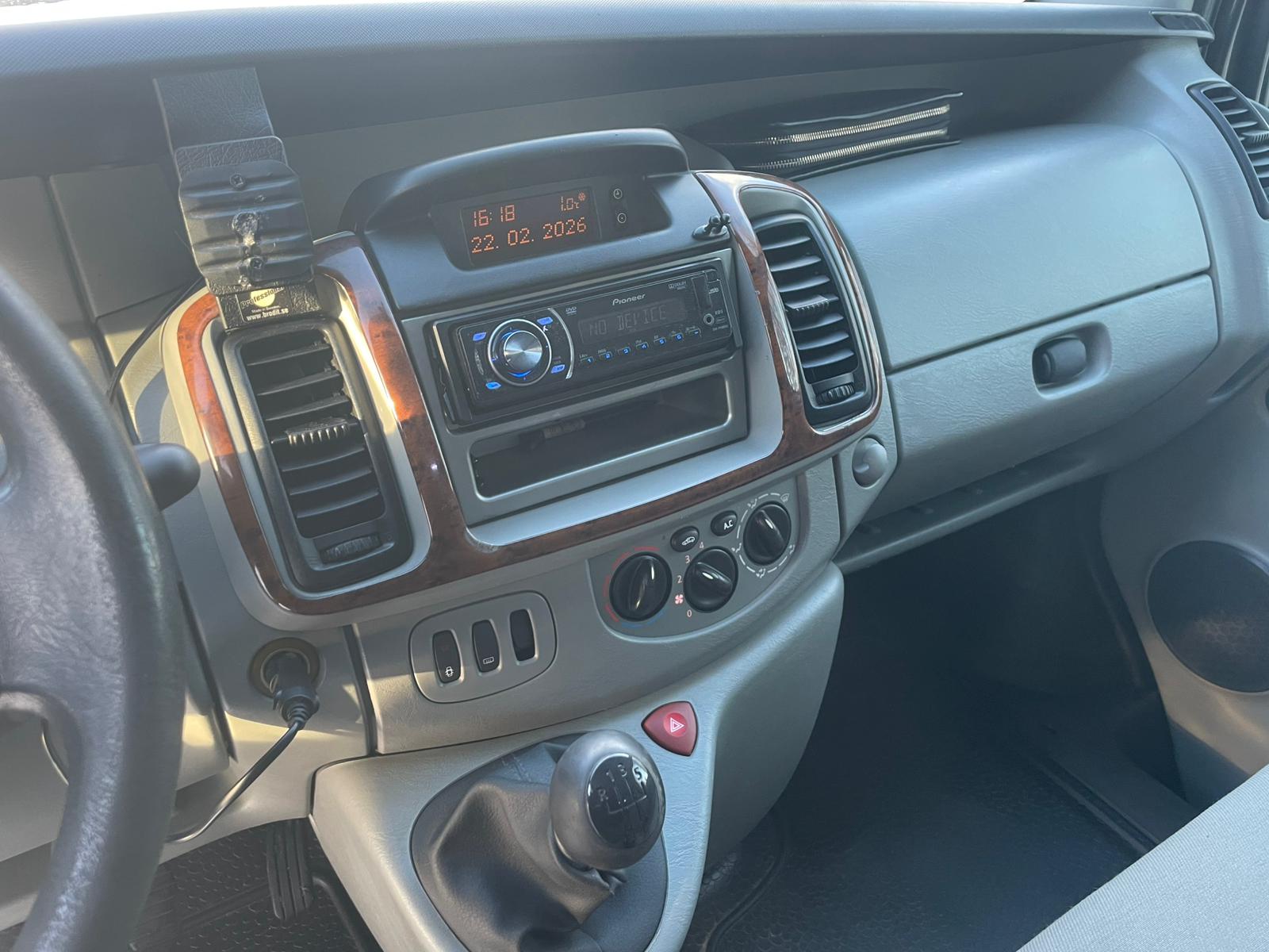 OPEL VIVARO KRAVAS BUSS