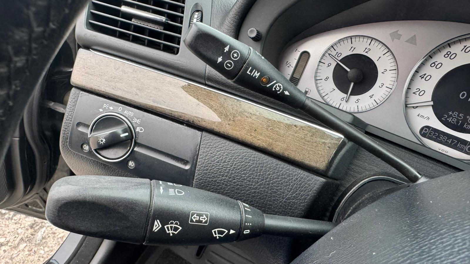 MERCEDES BENZ E220 AVANTGARDE