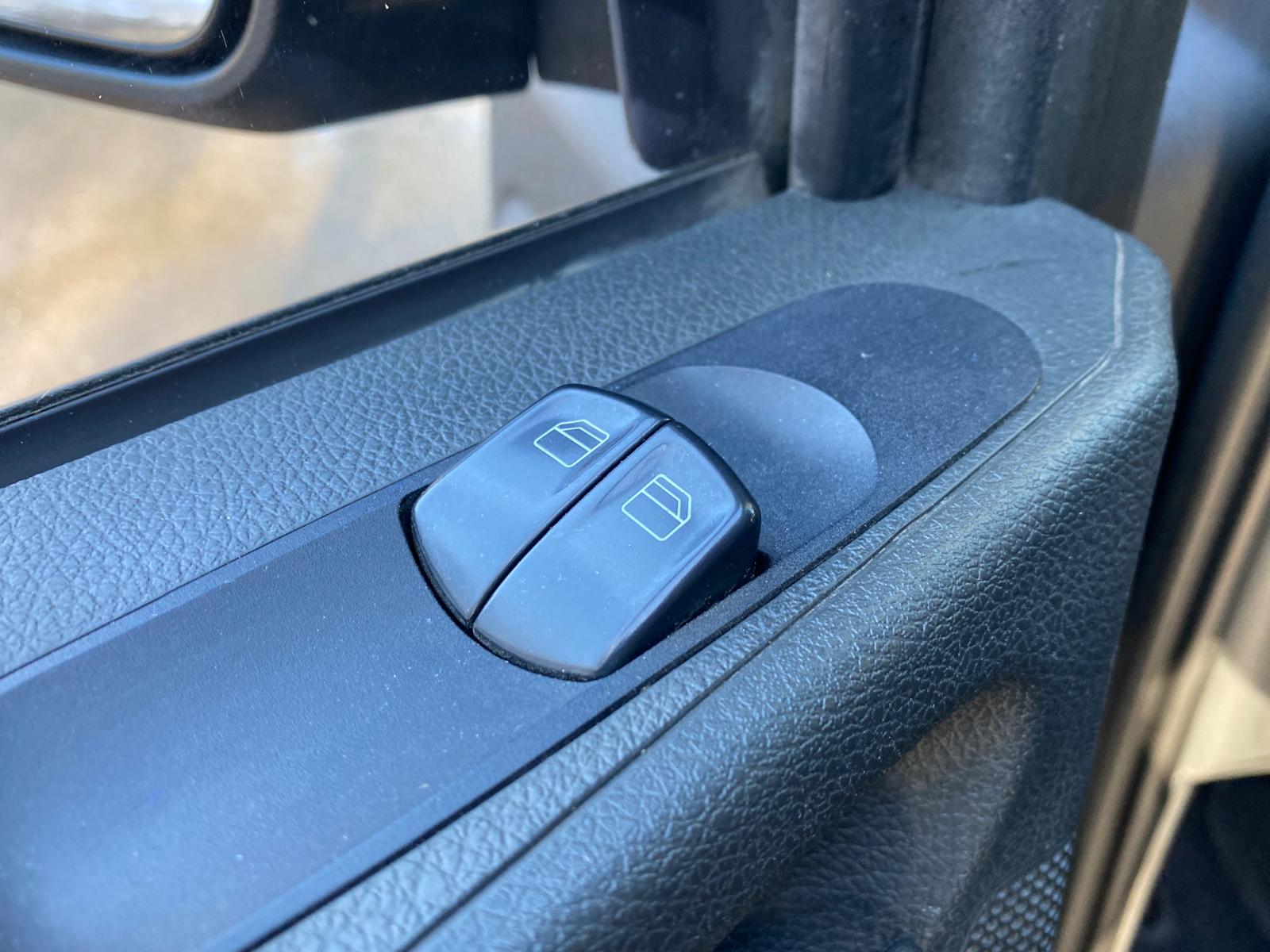 MB VITO 116 6-VIETAS