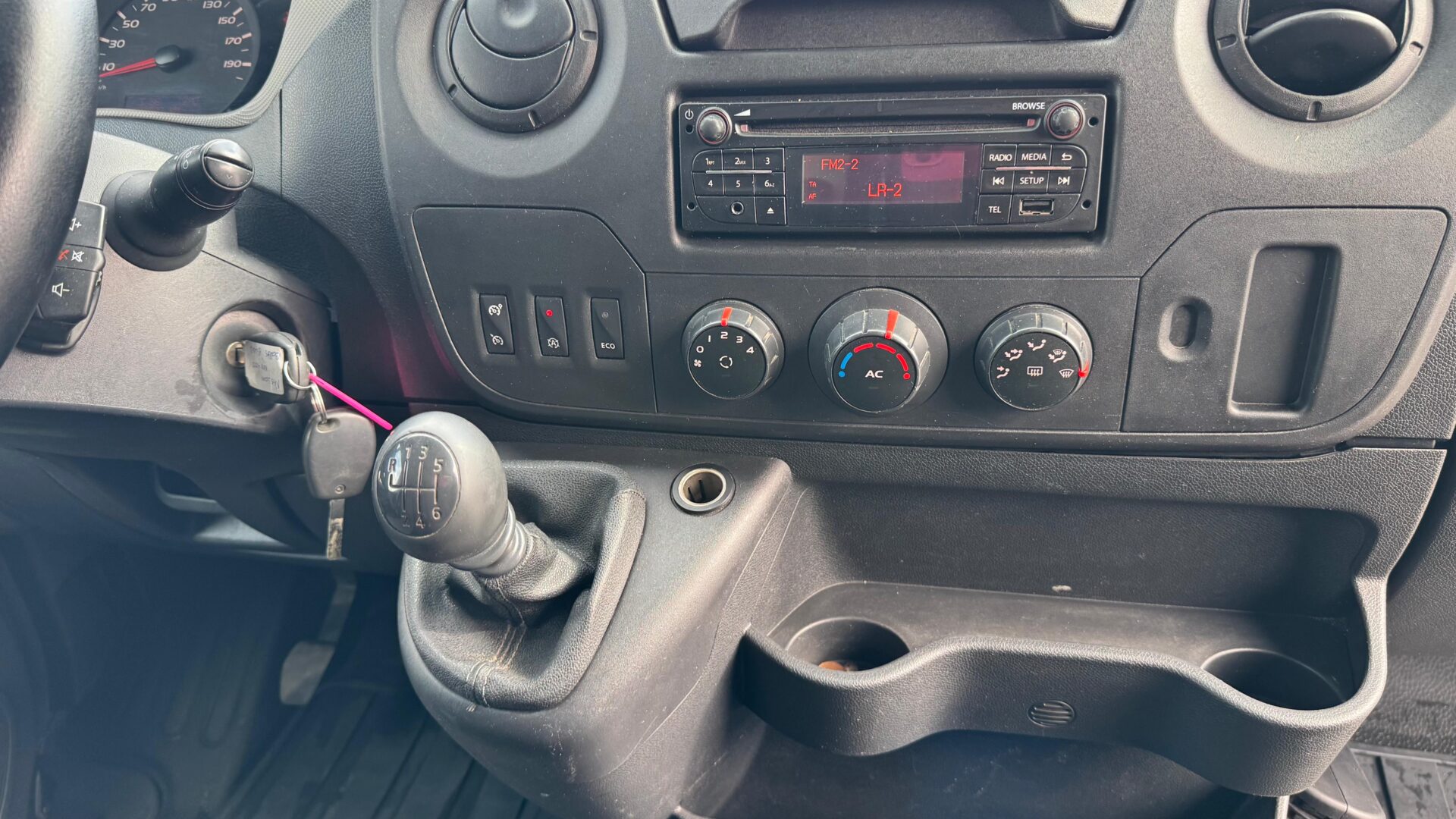 NISSAN NV400 KRAVAS BUSS