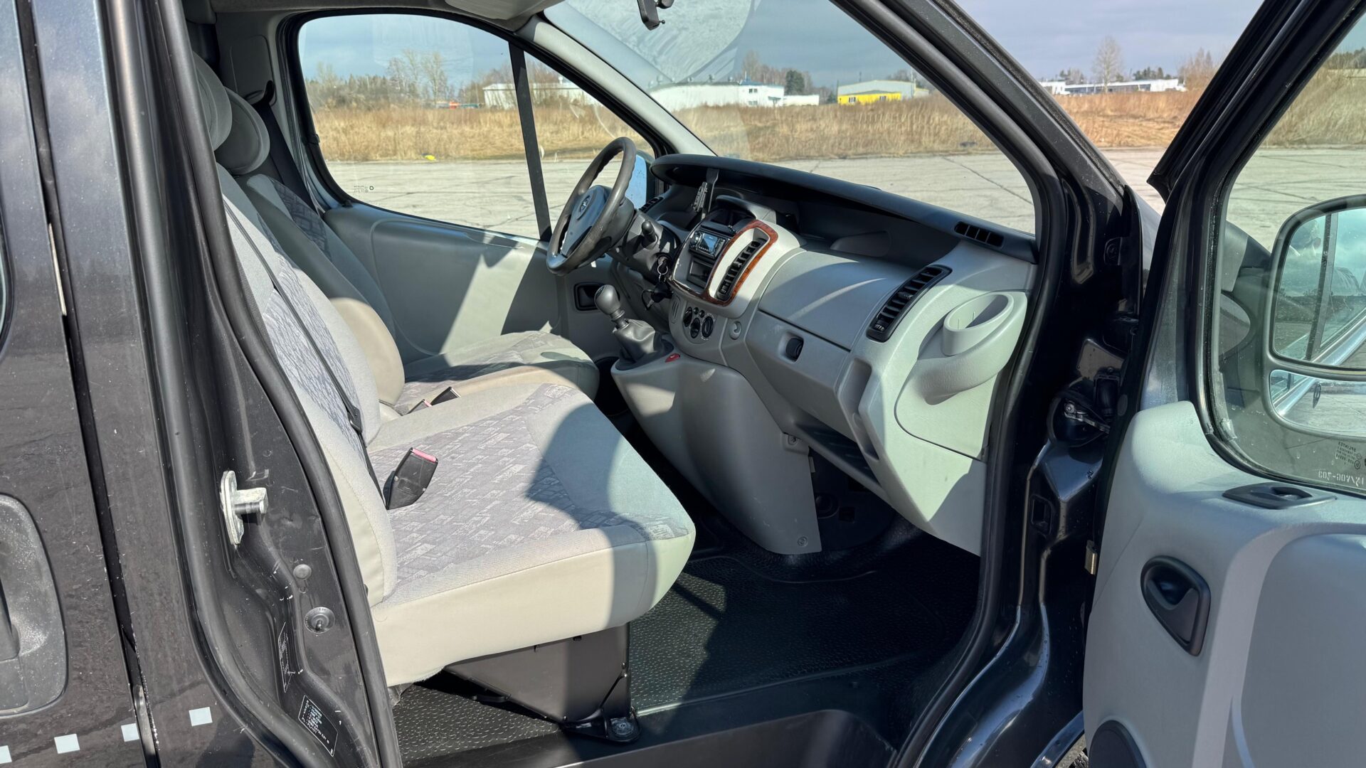 OPEL VIVARO KRAVAS BUSS